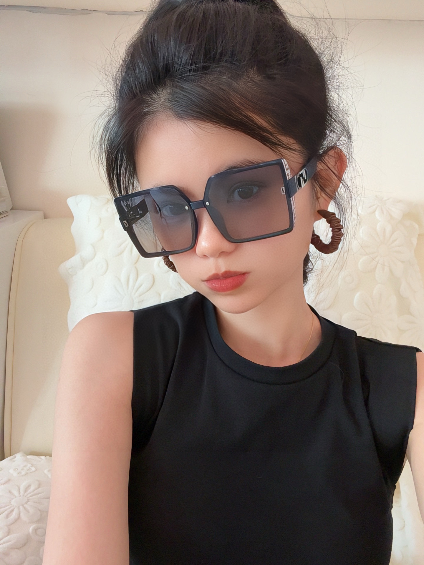 NO:256761,【Fendi】2025 new spring model trendy fashion square polarized sunglasses high quality comfortable to wear Internet celebrity trendy sunglasses women's high definition polarized sunglasses high quality frame Model FD1772 glasses sunglasses sunglasses, glasses, fendi19860909【芬迪】2025开春新款 潮流爆款 时尚方框偏光太阳镜 高品质 佩戴舒适 网红潮款墨镜 女士高清偏光太阳镜 高品质镜框 型号FD1772眼镜墨镜太阳镜,眼镜,fendi,glasses