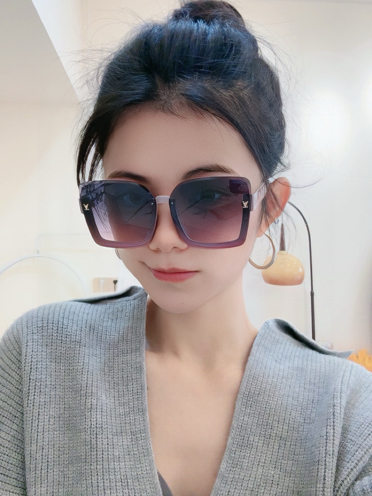 NO:256775,【TR polarization series】lv large frame sunglasses sunglasses classic square frame design, not picky about face shape, it shows temperament, whether paired with a coat or a dress, polarized lenses prevent UV rays Model model L5221 glasses sunglasses sunglasses, glasses, louis vuitton, skirts19860909【TR偏光系列】lv大框太阳镜墨镜经典的方框设计,不挑脸型,无论搭配大衣还是连衣裙都非常显气质偏光镜片预防紫外线 型号型号L5221眼镜墨镜太阳镜,眼镜,louis vuitton,skirts,glasses