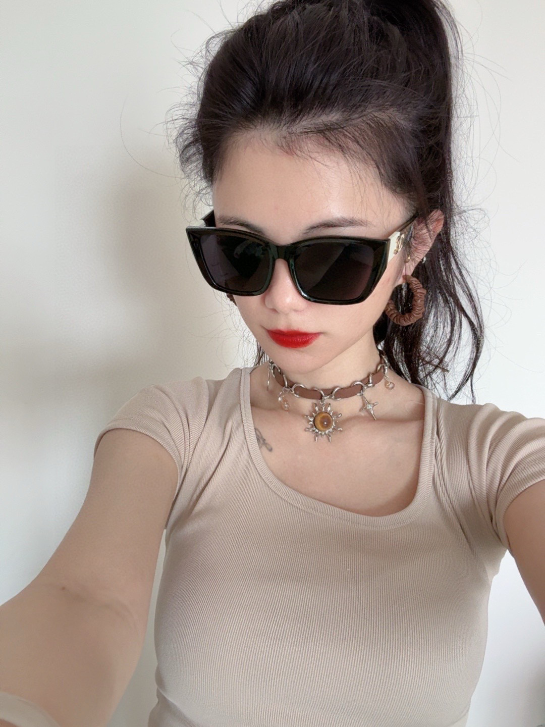 NO:256349,Chanel large frame sunglasses sunglasses classic square frame design, not picky about face shape, it looks very elegant whether it is matched with a coat or a dress, polarized lenses prevent UV rays Model CH1311 Glasses sunglasses, glasses, chanel, skirts19860909Chanel大框太阳镜墨镜 经典的方框设计,不挑脸型,无论搭配大衣还是连衣裙都非常显气质偏光镜片预防紫外线 型号CH1311 眼镜墨镜太阳镜,眼镜,chanel,skirts,glasses