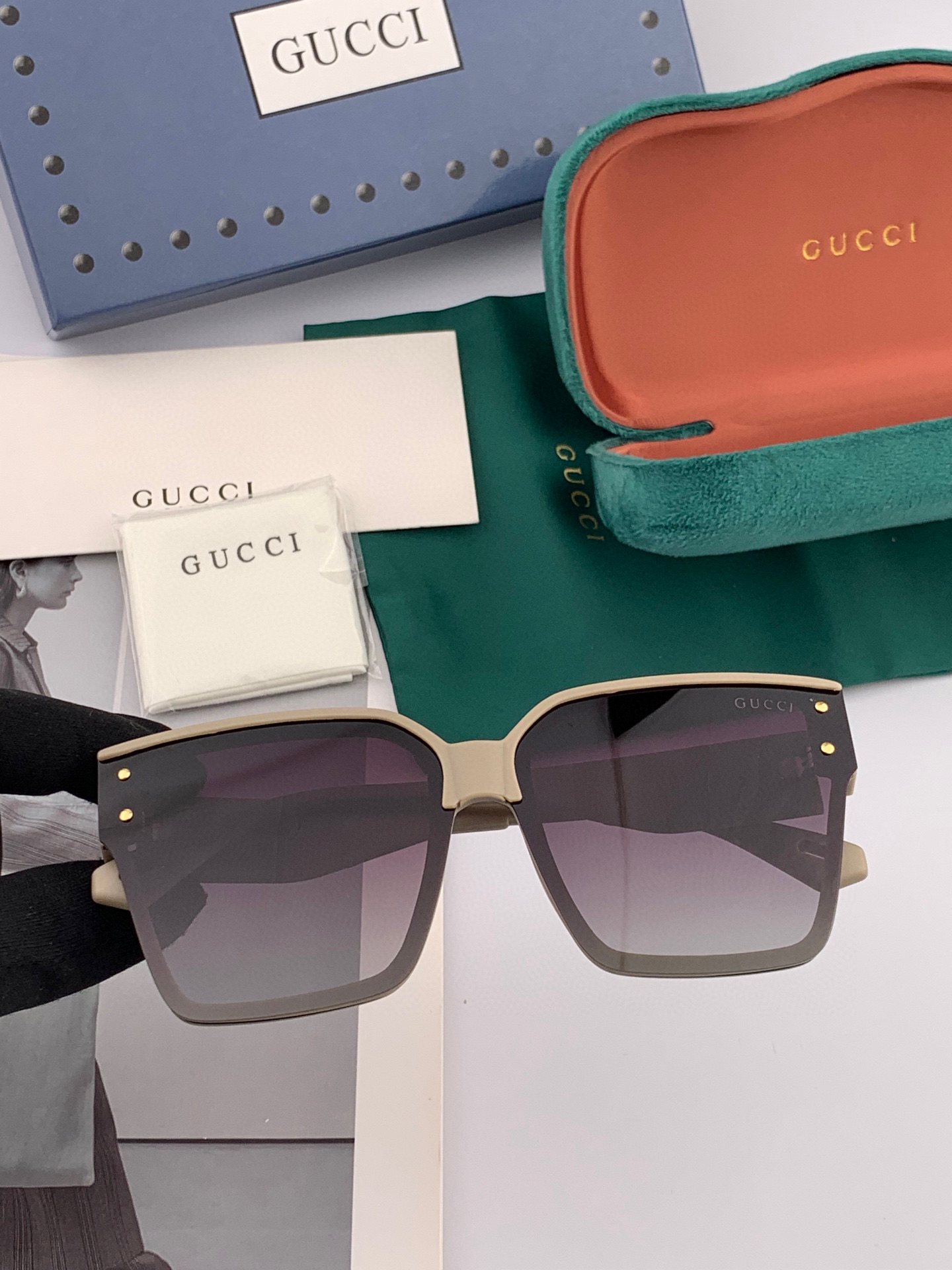   GUCCI 2025开春新款 最新款方框太阳镜 各路网红纷纷带起气场满分‼️ 俏皮甜美.上脸效果更佳