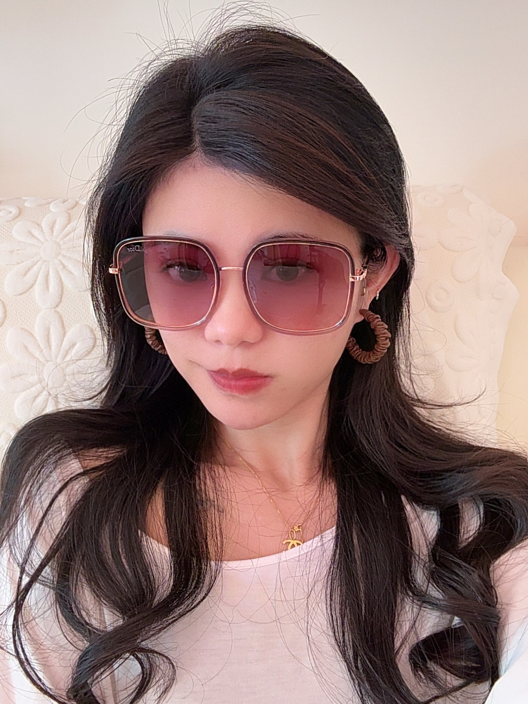  【偏光系列】 DIOR 经典的方框设计，不挑脸型，无论搭配大衣还是连衣裙都非常显气质偏光镜片预防紫外线