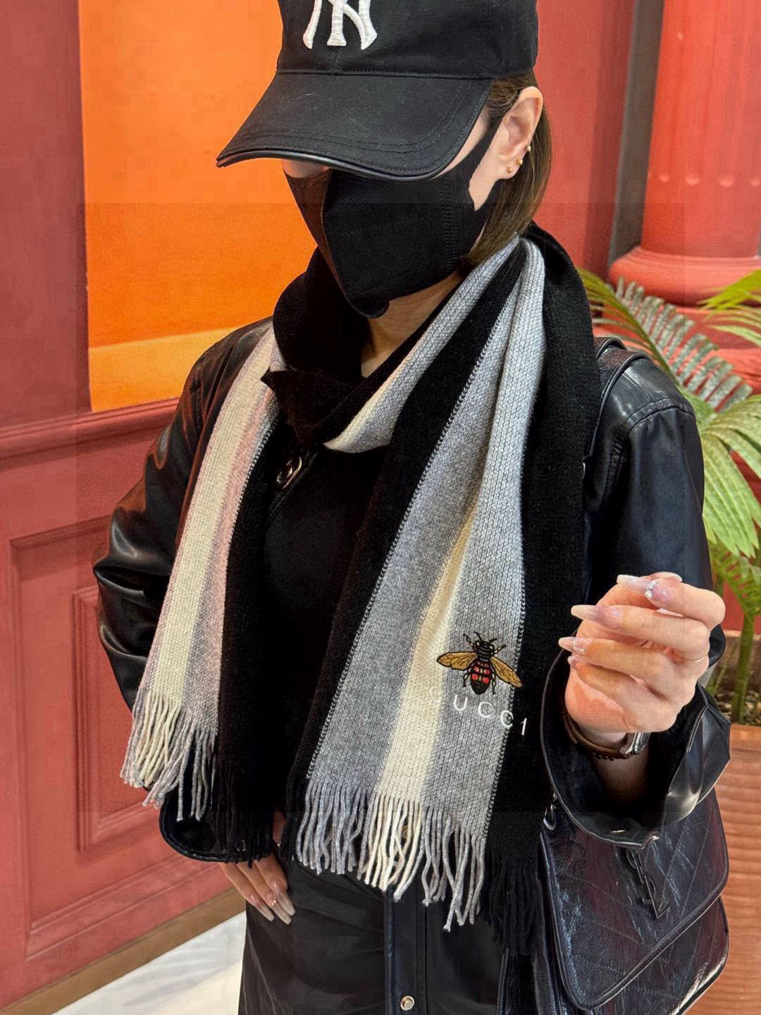   男女同款，百分百纯羊绒 Gucci 高端羊绒针织围巾！】可正式，可随意，非常Classical的设计