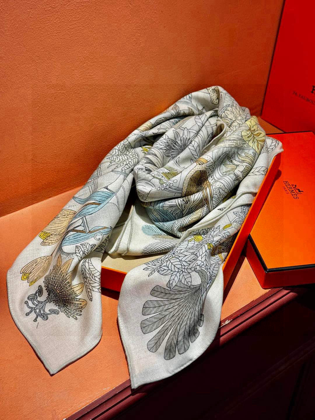  羊绒新款🆕👏买了都说好看‼️推荐💕爱马仕双面同色羊绒方巾，【奇珍乐园双面同色140】顶级工艺超值‼️爱