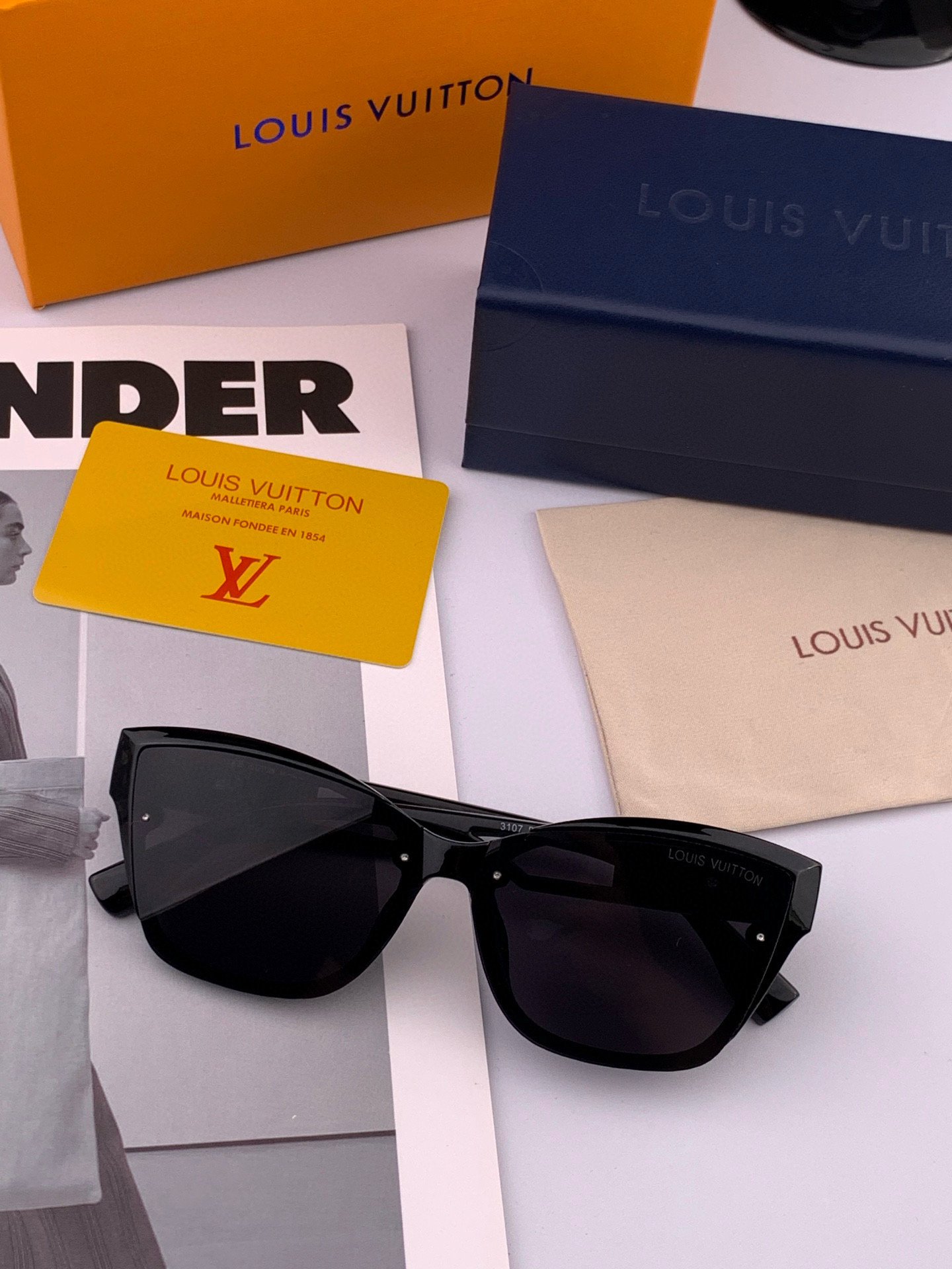  LV 2025年开春新款  潮流爆款 时尚方框太阳镜 高品质 佩戴舒适 网红潮款墨镜 型号L7310
