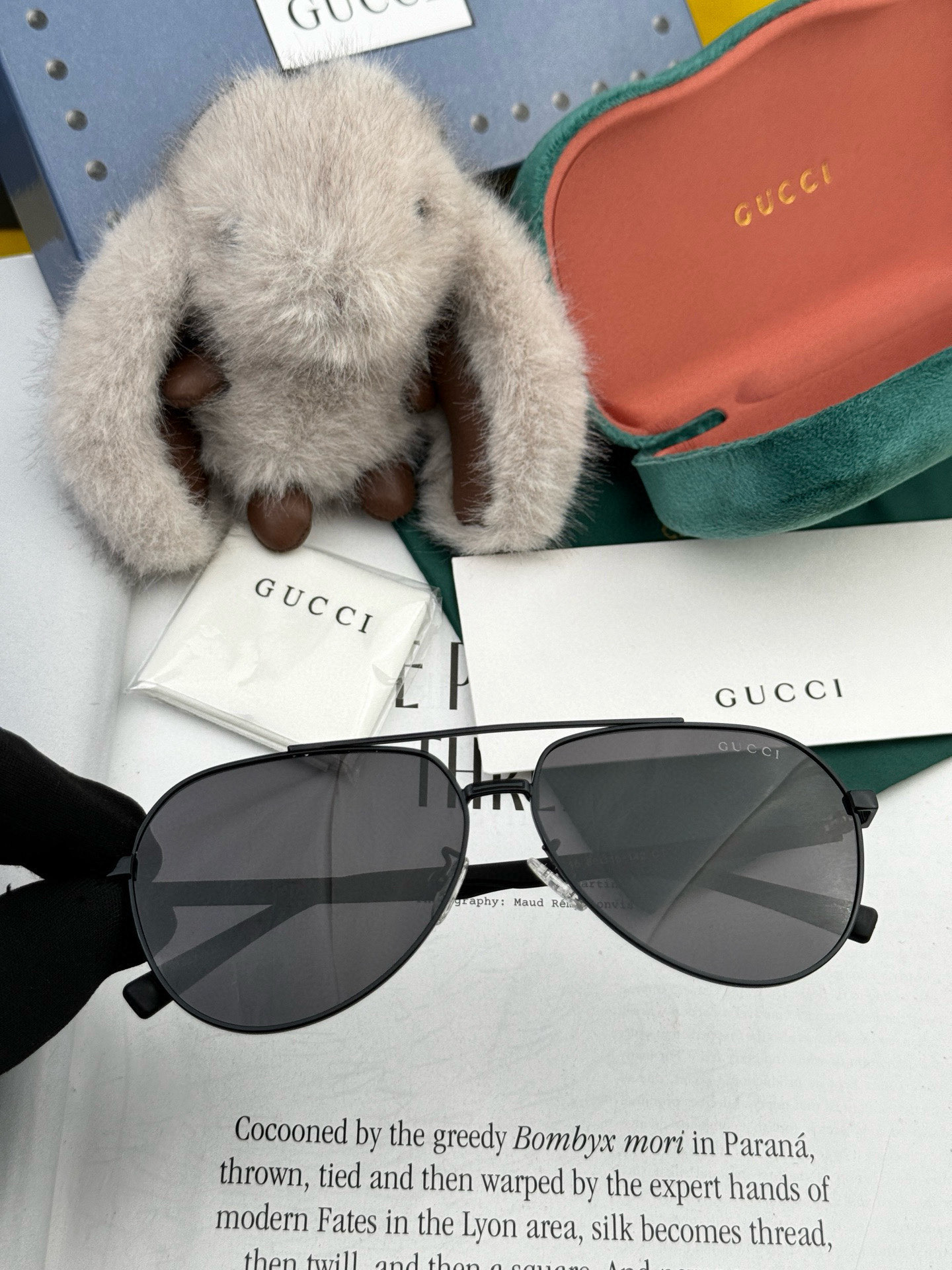   Gucci 。  高品质男女款墨镜   👍 进口宝丽来偏光镜片  。蛤蟆镜 开车钓鱼都可 。百搭显瘦