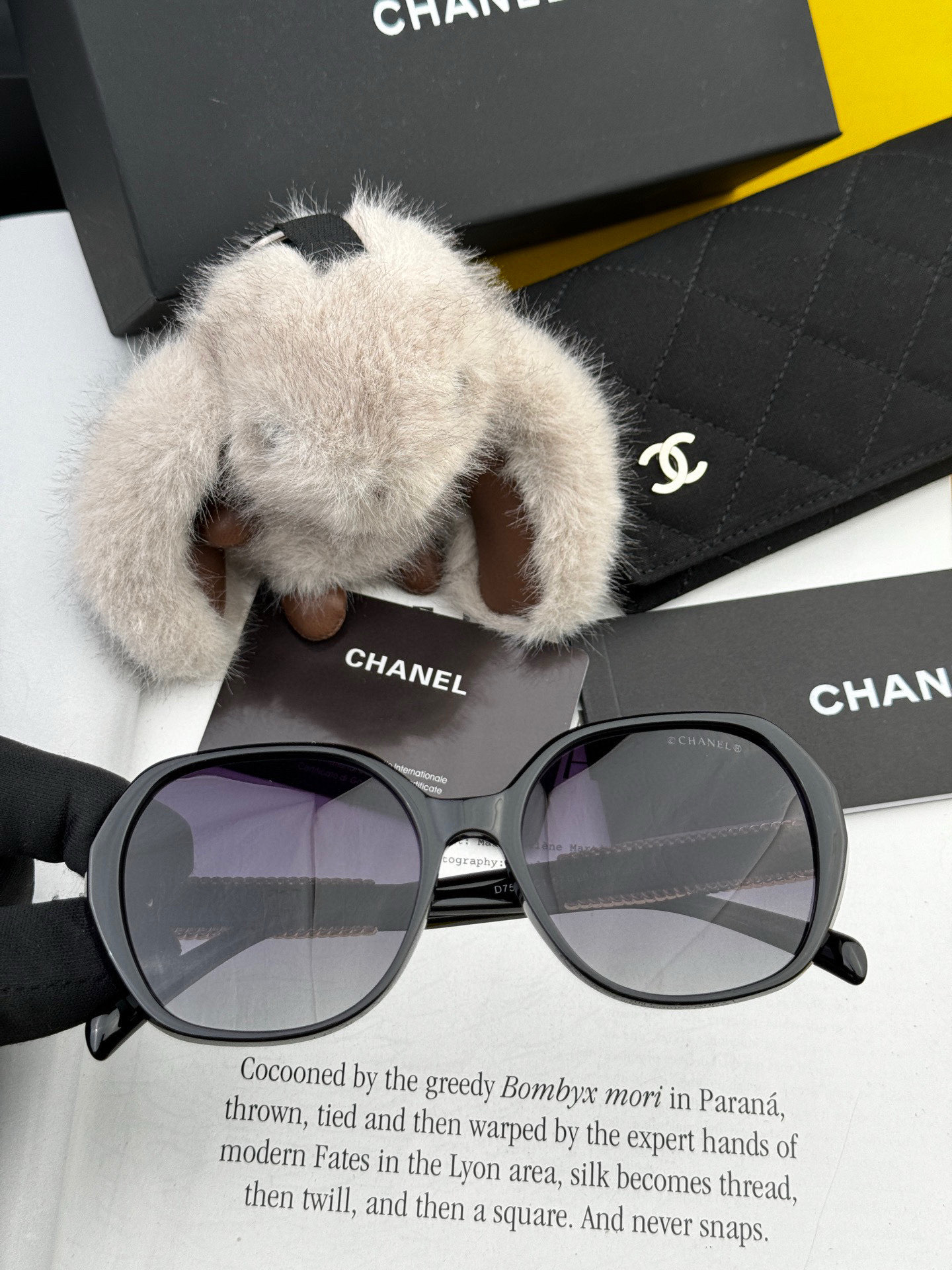  【CHANEL】香奈儿 2025新款山茶花潮流爆款 时尚圆框高清偏光太阳镜 佩戴舒适 网红潮款墨镜  