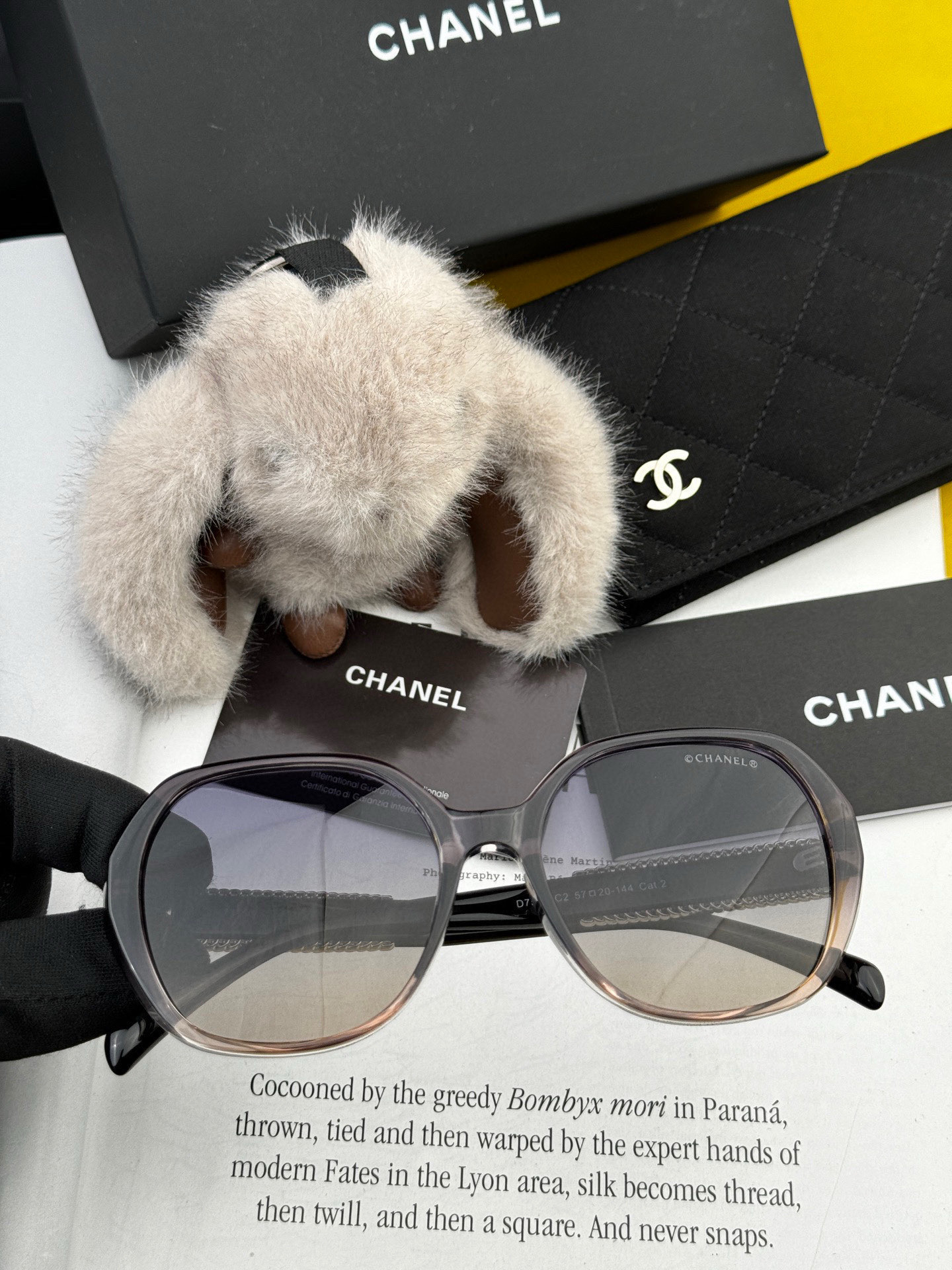 【CHANEL】香奈儿 2025新款山茶花潮流爆款 时尚圆框高清偏光太阳镜 佩戴舒适 网红潮款墨镜  