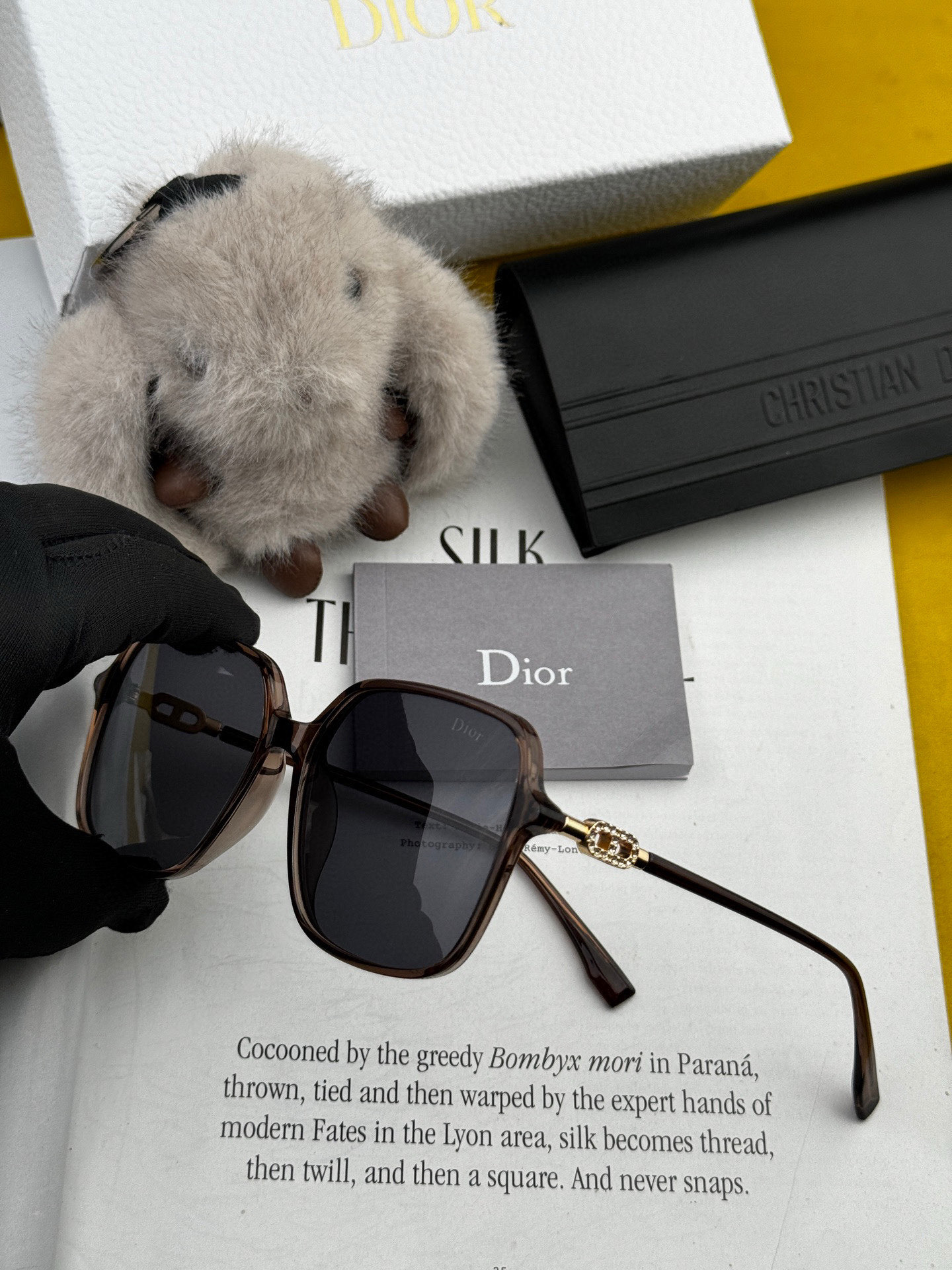  🔺 【DIOR】2025开春新款 潮流爆款 时尚圆框偏光太阳镜 高品质 佩戴舒适 网红潮款墨镜 女士
