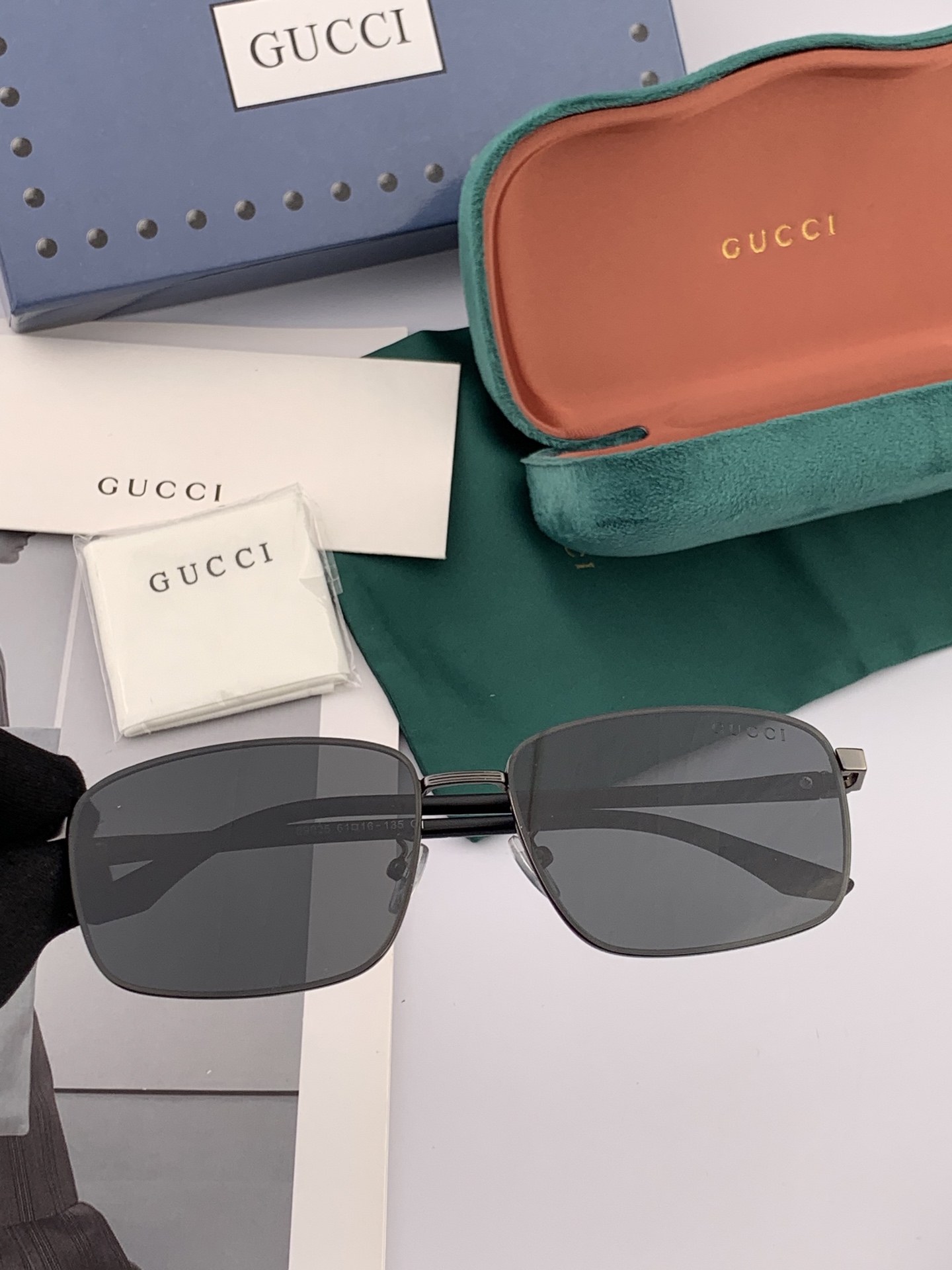         GUCCI 男款炫彩飞行员偏光太阳镜 ❤️材质：高清尼龙加厚卡槽高清偏光镜片 🌹无边框镜
