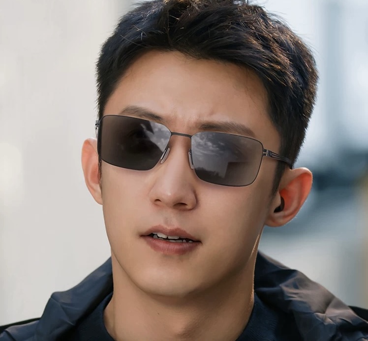 ♦️LV 2025新款男女情侣款太阳镜多边形墨镜iP电镀永不褪色 超轻超有弹性整幅眼镜无螺丝重要的是压不