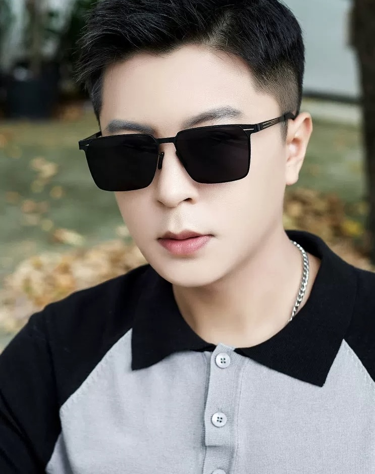 ♦️LV 2025新款男女情侣款太阳镜多边形墨镜iP电镀永不褪色 超轻超有弹性整幅眼镜无螺丝重要的是压不