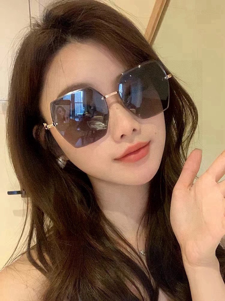  GUCCI-古驰意大利进口🇮🇹2025时尚潮流奢华装饰太阳眼镜 尼龙偏光高清太阳镜明星海报款 超高复杂