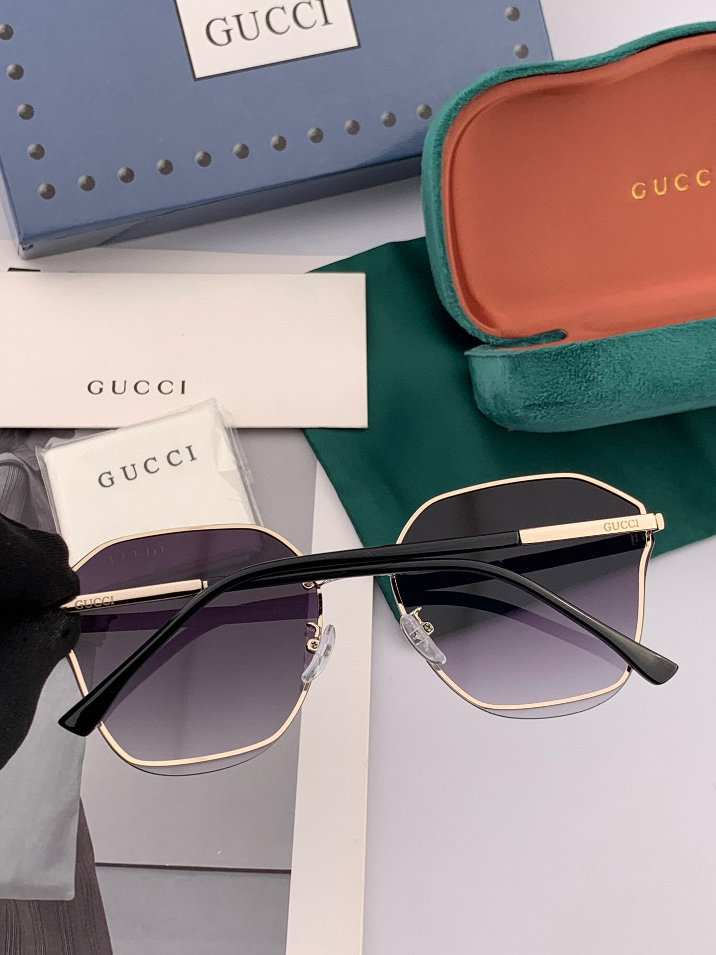  【GUCCI】 新款尼龙太眼镜，无框钻石 切边更有质感，大气女人范儿，大脸小脸都好看 ！型号：G124