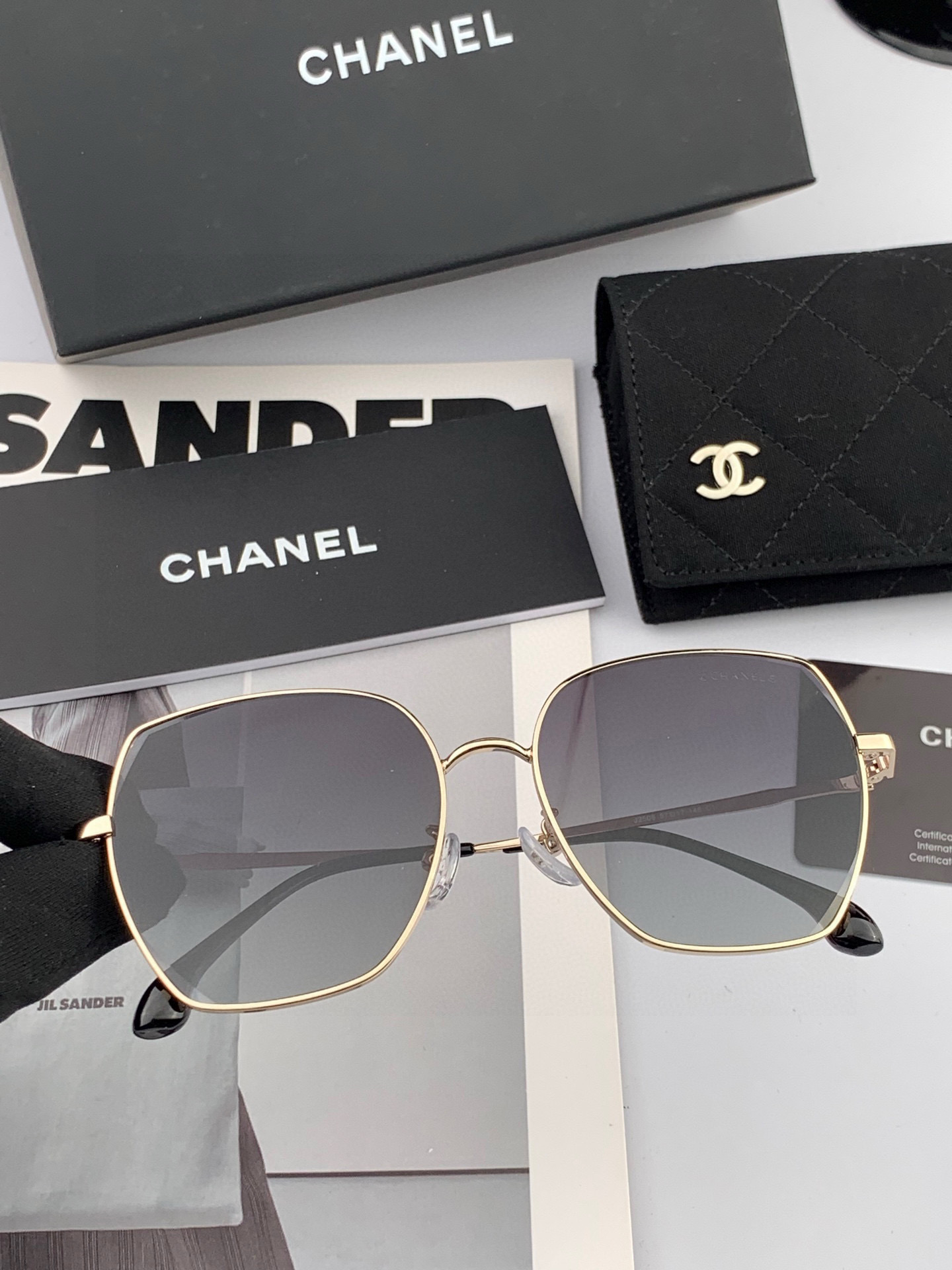【CHANEL】香奈儿  新款尼龙偏光太眼镜，无框钻石 切边更有质感，大气女人范儿，大脸小脸都好看 ！型