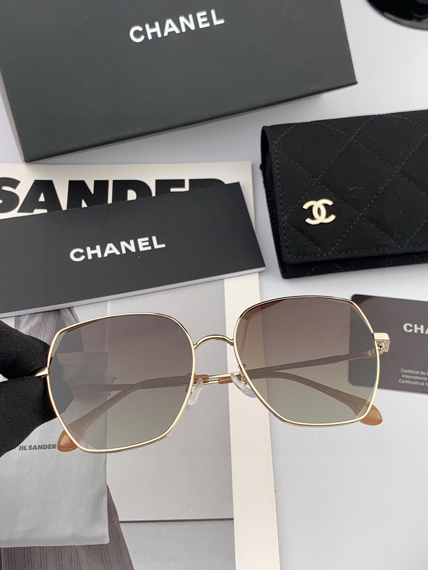 【CHANEL】香奈儿  新款尼龙偏光太眼镜，无框钻石 切边更有质感，大气女人范儿，大脸小脸都好看 ！型