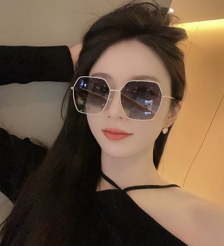   🔺 Gucci 🔻2025官方新款 众多明星同款色‼️‼️新款大框偏光墨镜 🌈🌈宝丽来超清加厚太阳镜