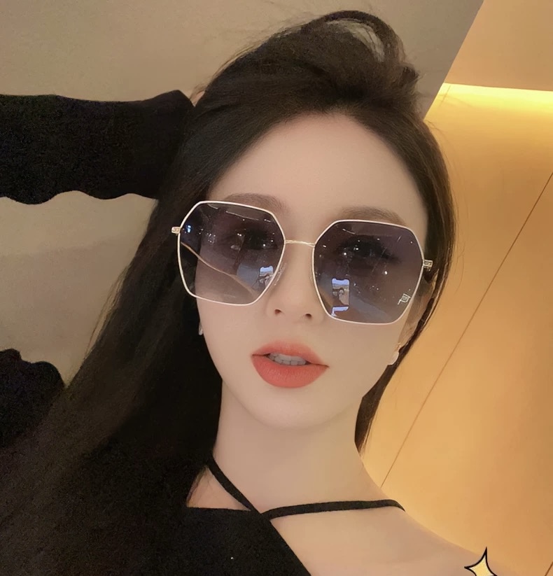   🔺 Gucci 🔻2025官方新款 众多明星同款色‼️‼️新款大框偏光墨镜 🌈🌈宝丽来超清加厚太阳镜