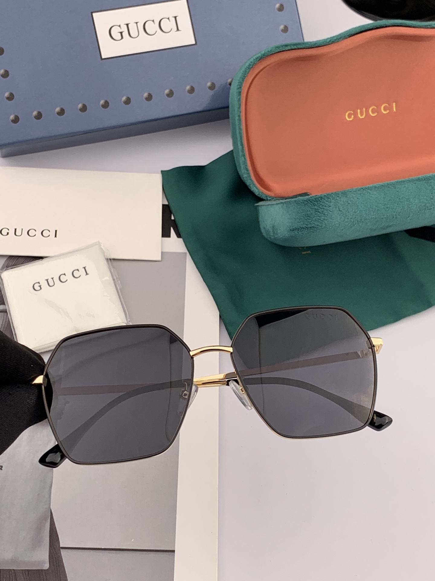   🔺 Gucci 🔻2025官方新款 众多明星同款色‼️‼️新款大框偏光墨镜 🌈🌈宝丽来超清加厚太阳镜