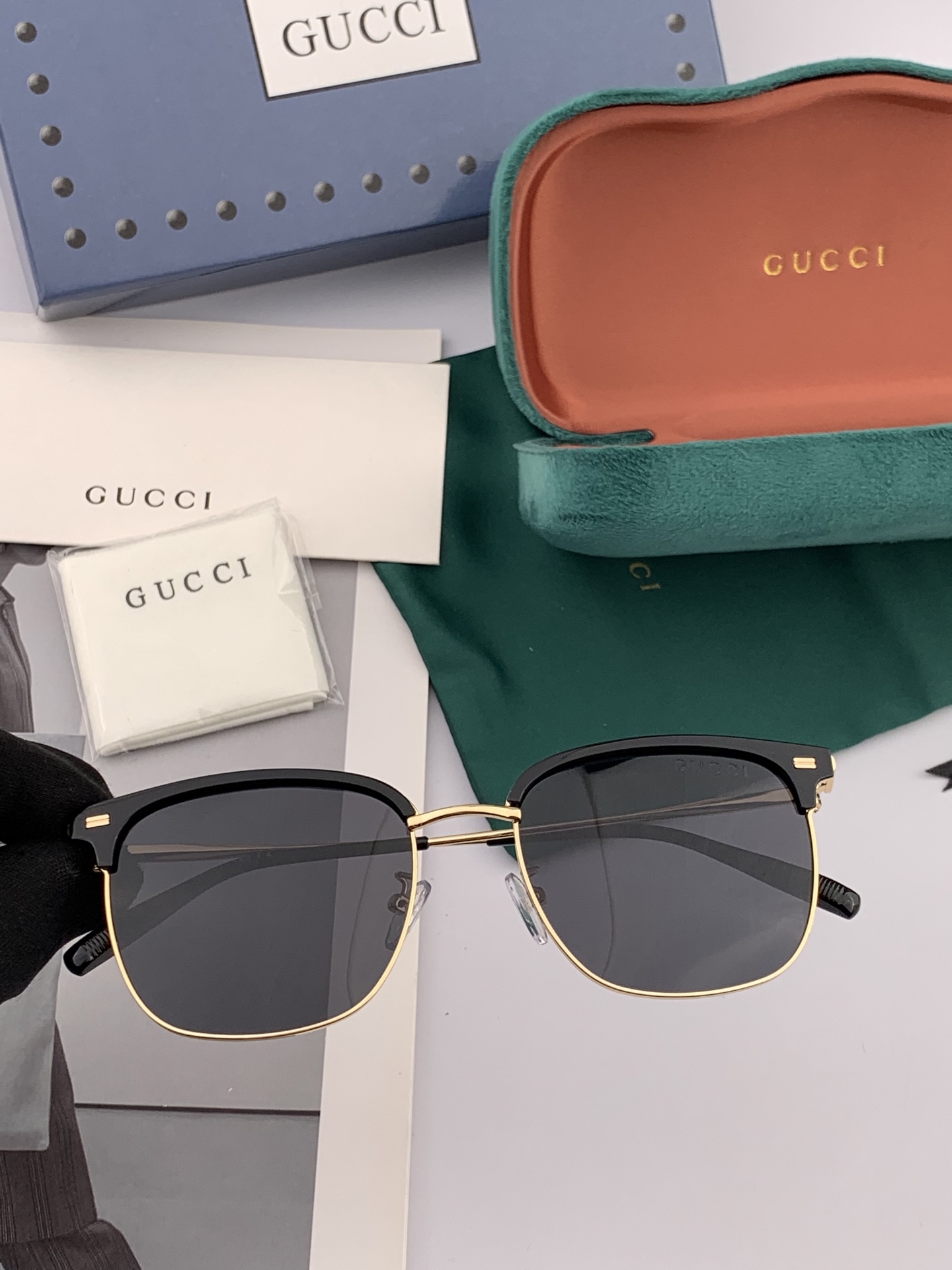   Gucci 。  高品质男女款墨镜   👍 进口宝丽来偏光镜片  。蛤蟆镜 开车钓鱼都可 。百搭显瘦