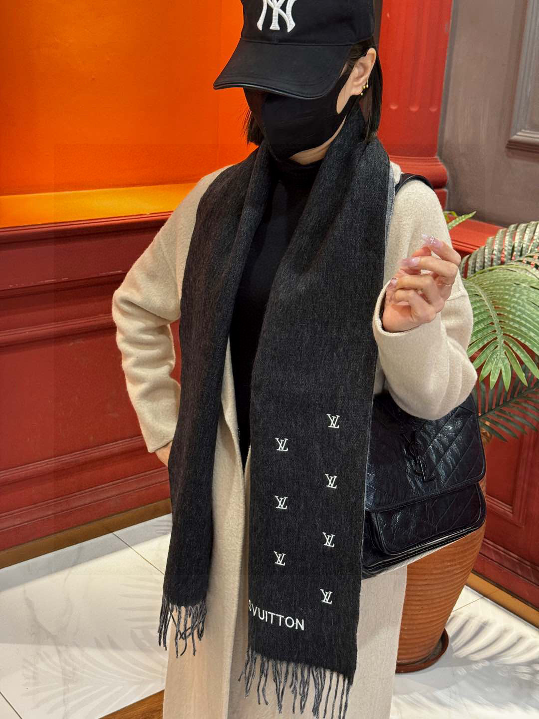   【LV】官网新款 情侣款 巴黎时装展双面羊绒围巾！采用蒙古高原细羊绒！手感满满地都是细腻的绒毛！这个