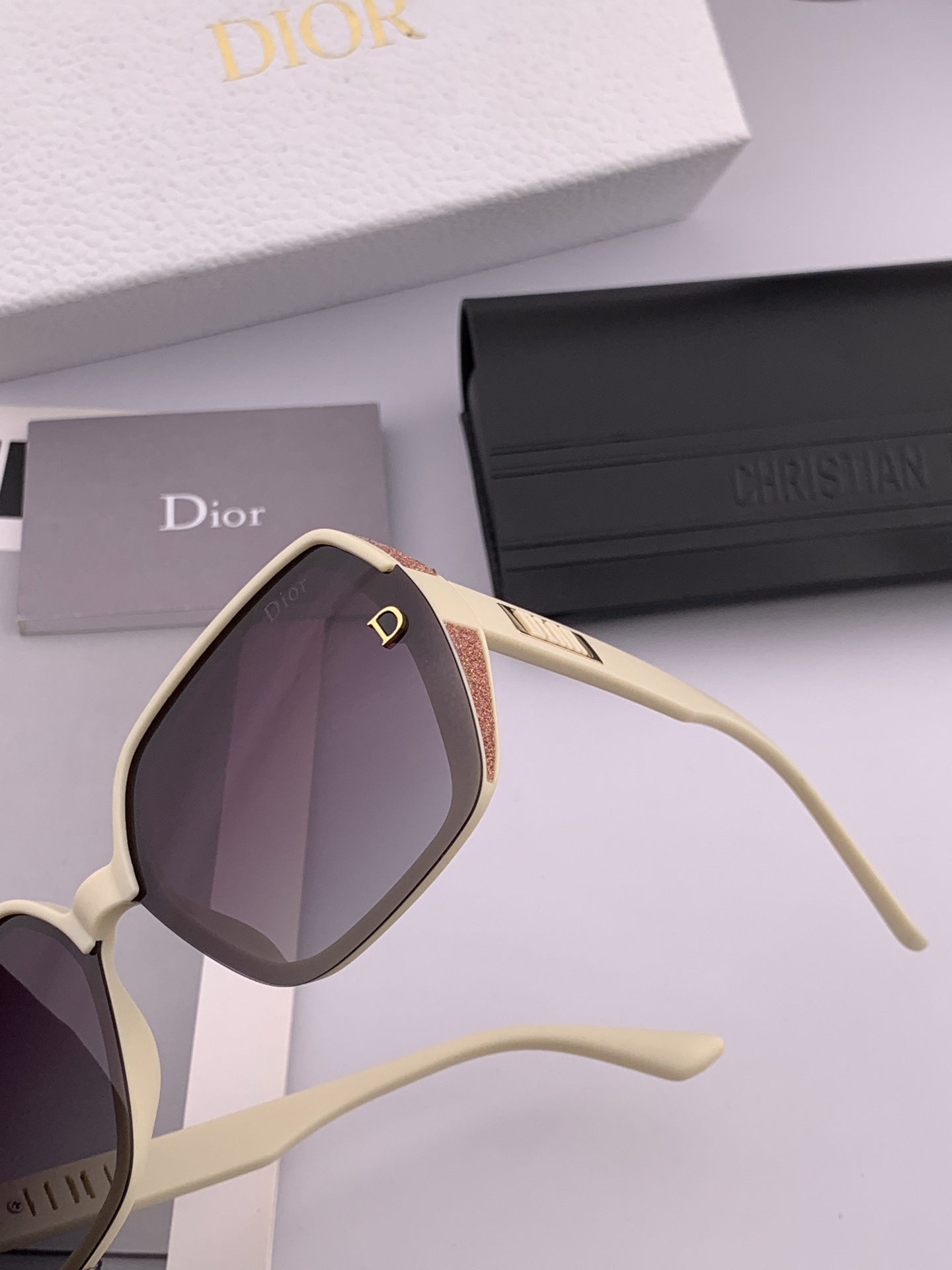  🔺 【DIOR-迪奥】2025开春新款 潮流爆款 时尚方框偏光太阳镜 高品质 佩戴舒适 网红潮款墨镜 