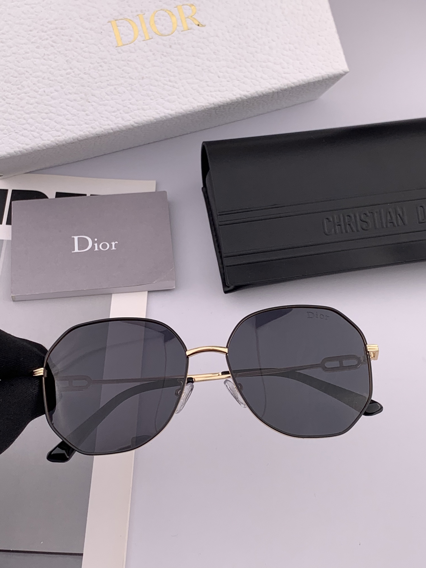  🔺 【DIOR-迪奥偏光太阳镜】2025开春新款 潮流爆款 时尚方框偏光太阳镜 高品质 佩戴舒适 网红