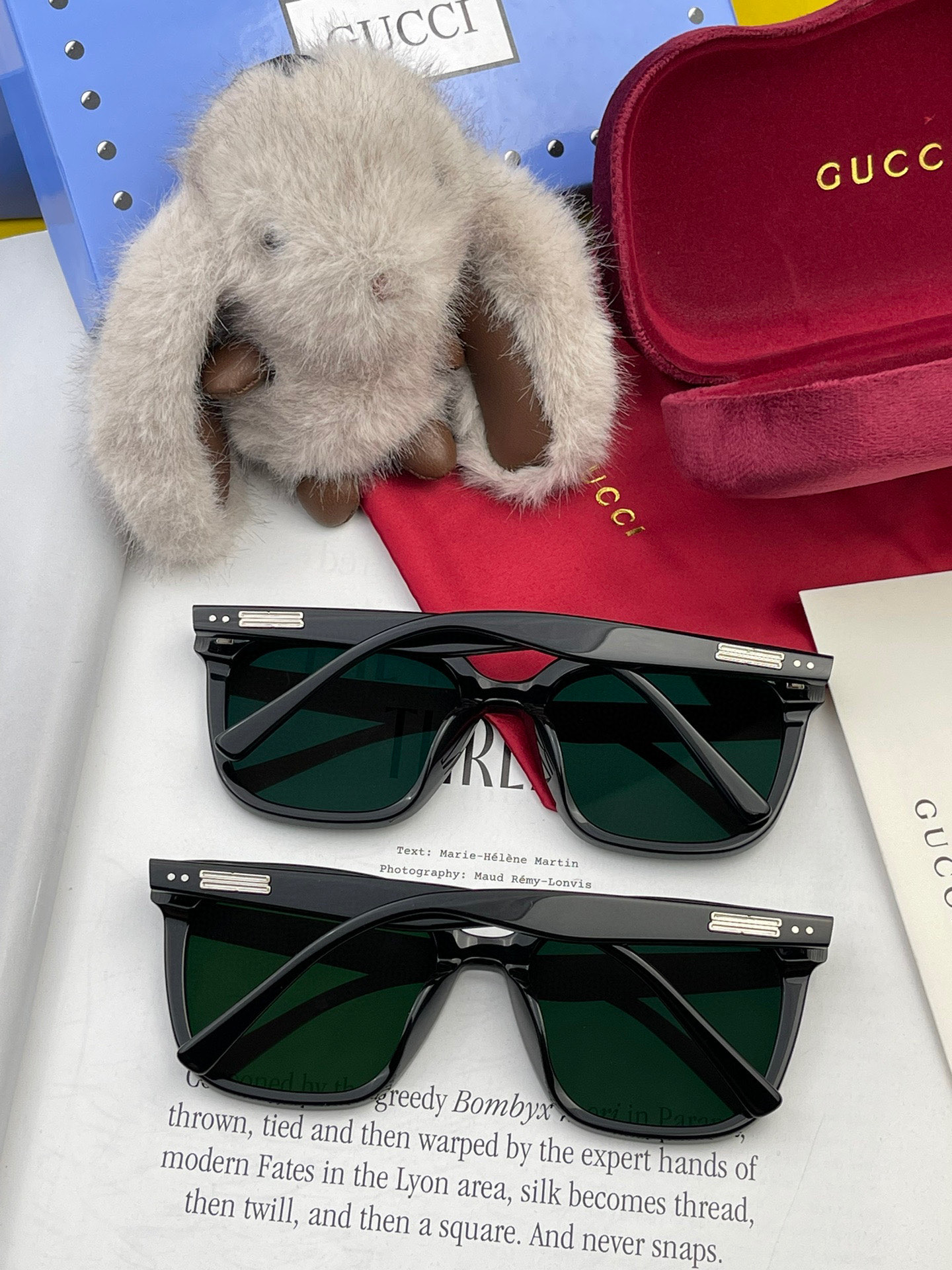  GUCCI2025开春新款一体镜 小框太阳镜男女同款 😎 
爆款大框尼龙太阳镜 超逼格超酷 
镜腿品牌