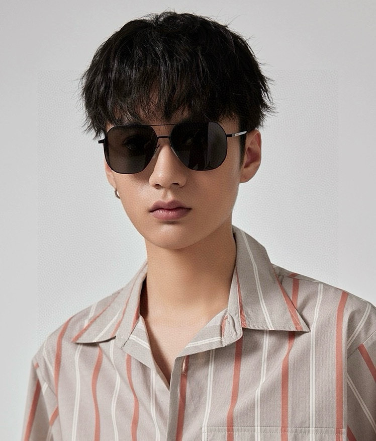        GUCCI 男款炫彩飞行员偏光太阳镜 ❤️材质：高清尼龙加厚卡槽高清偏光镜片 🌹无边框镜架