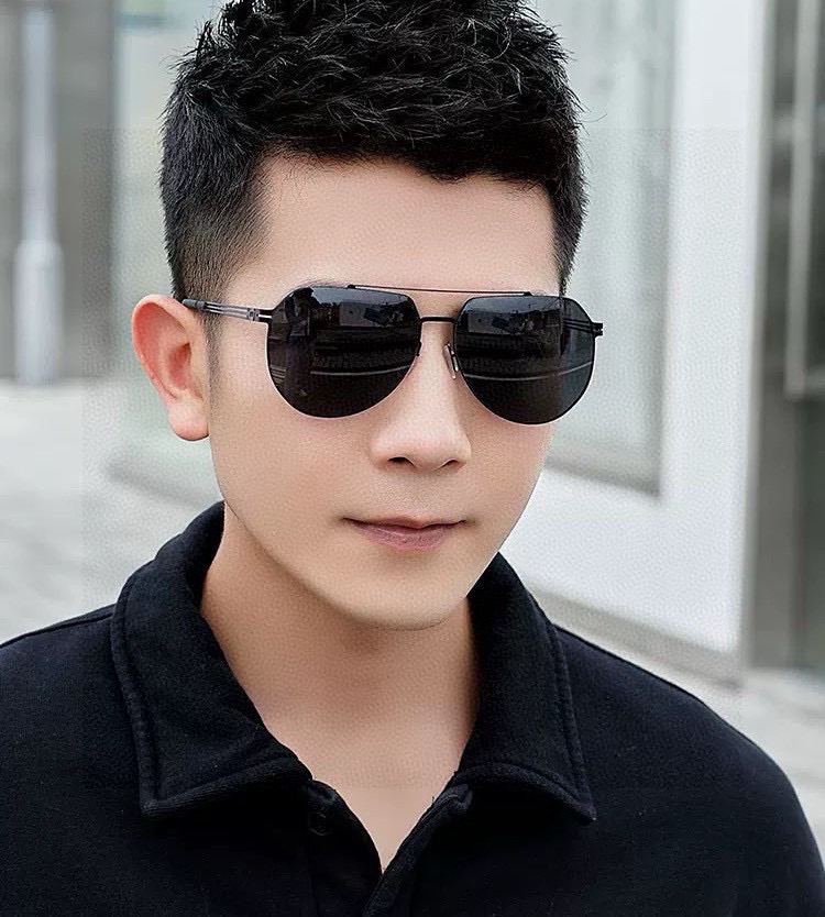        GUCCI 男款炫彩飞行员偏光太阳镜 ❤️材质：高清尼龙加厚卡槽高清偏光镜片 🌹无边框镜架