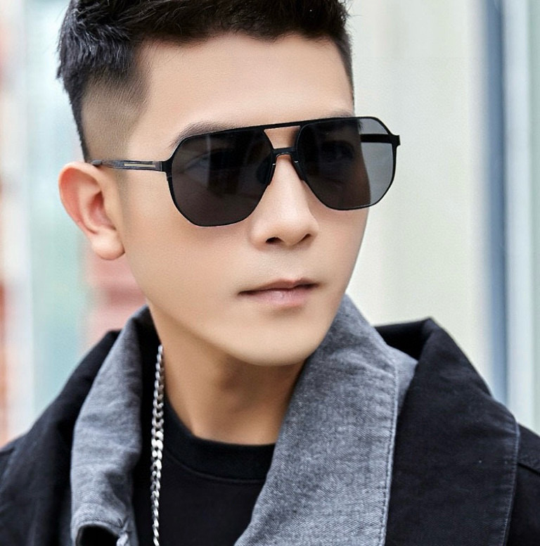         GUCCI 男款炫彩飞行员偏光太阳镜 ❤️材质：高清尼龙加厚卡槽高清偏光镜片 🌹无边框镜