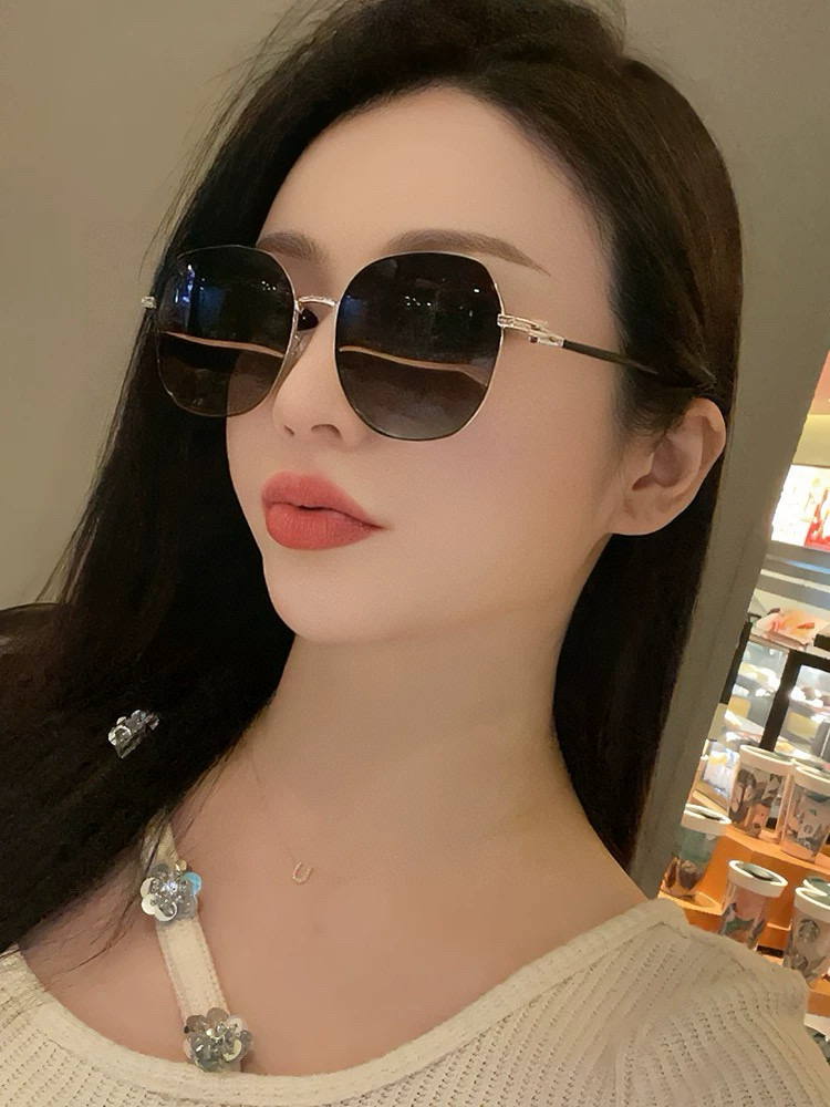 NO:258059,Gucci high-quality men and women's sunglasses imported Polaroid polarized lenses Frog mirrors can be used for driving and fishing. All-match slim sunglasses Korean version of men's pilot large frame driver driving UV sunglasses Model G4639 glasses sunglasses, glasses, gucci19860909Gucci  高品质男女款墨镜 进口宝丽来偏光镜片 蛤蟆镜 开车钓鱼都可 百搭显瘦墨镜韩版男士飞行员大框司机开车防紫外线太阳镜 型号G4639眼镜墨镜太阳镜,眼镜,gucci,glasses