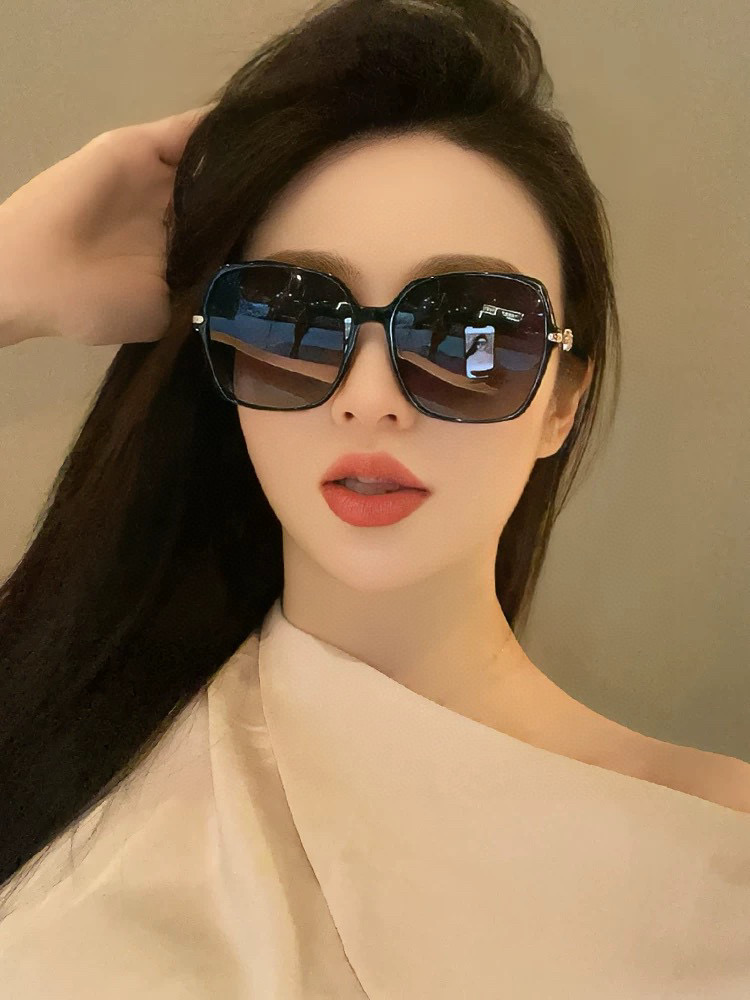 NO:258016,【DIOR】Dio polarized sunglasses, fashionable driving mirror, fashionable sunglasses, world's top luxury brand, quality assurance!  Classic style, star loves it! The best-selling brand glasses of all time!  Suitable for all face shapes Model D2267 glasses sunglasses sunglasses, glasses, dior, dior19860909【DIOR】迪奥偏光太阳镜 时尚造型 开车驾驶镜时尚墨镜世界顶级奢华品牌,品质保证！经典款, 明星热爱!有史以来最畅销的品牌眼镜！ 适合各种脸型 型号D2267眼镜墨镜太阳镜,眼镜,dior,dior,glasses