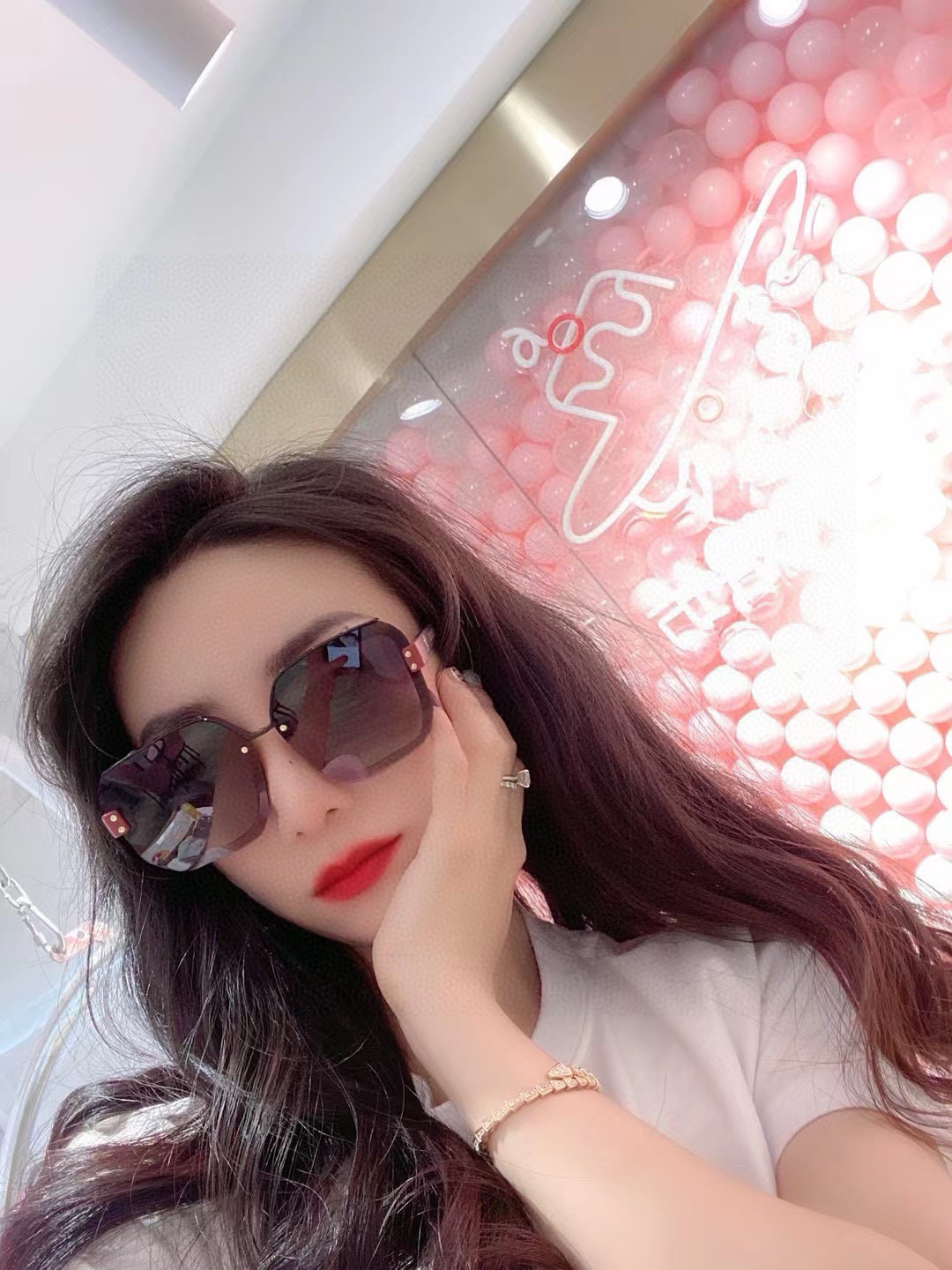    【TR偏光系列】
 Gucci联名系列限量版经典的方框设计，不挑脸型，无论搭配大衣还是连衣裙都非常