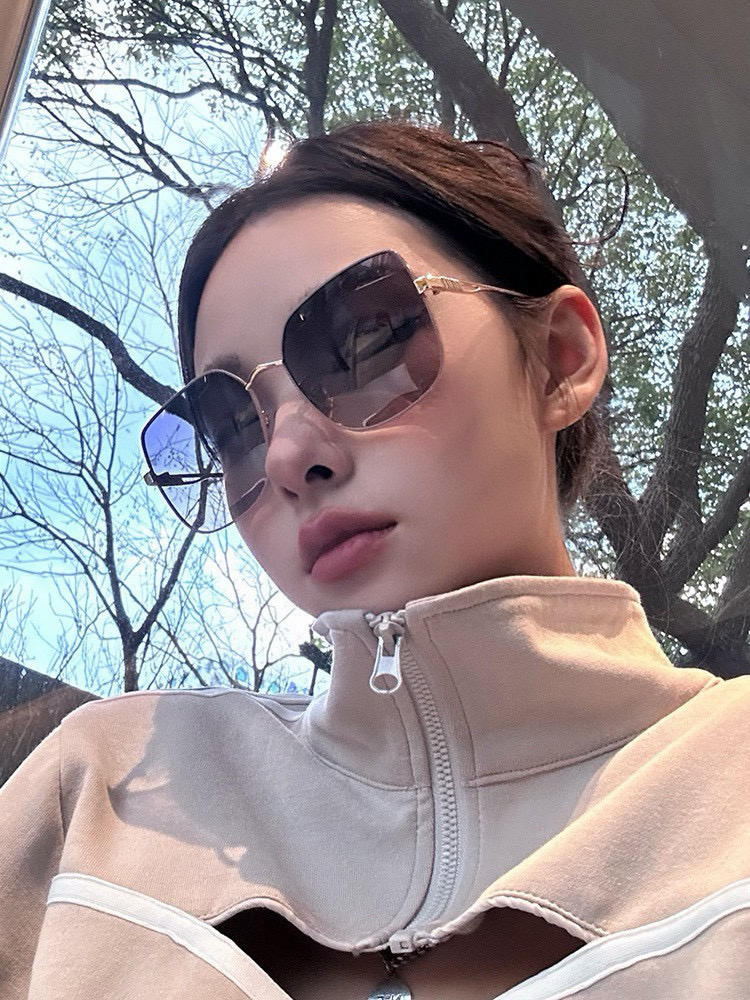   🔺 Gucci 🔻2025官方新款 众多明星同款色‼️‼️新款大框偏光墨镜 🌈🌈宝丽来超清加厚太阳镜