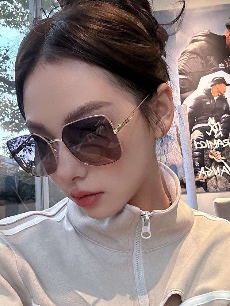   🔺 Gucci 🔻2025官方新款 众多明星同款色‼️‼️新款大框偏光墨镜 🌈🌈宝丽来超清加厚太阳镜