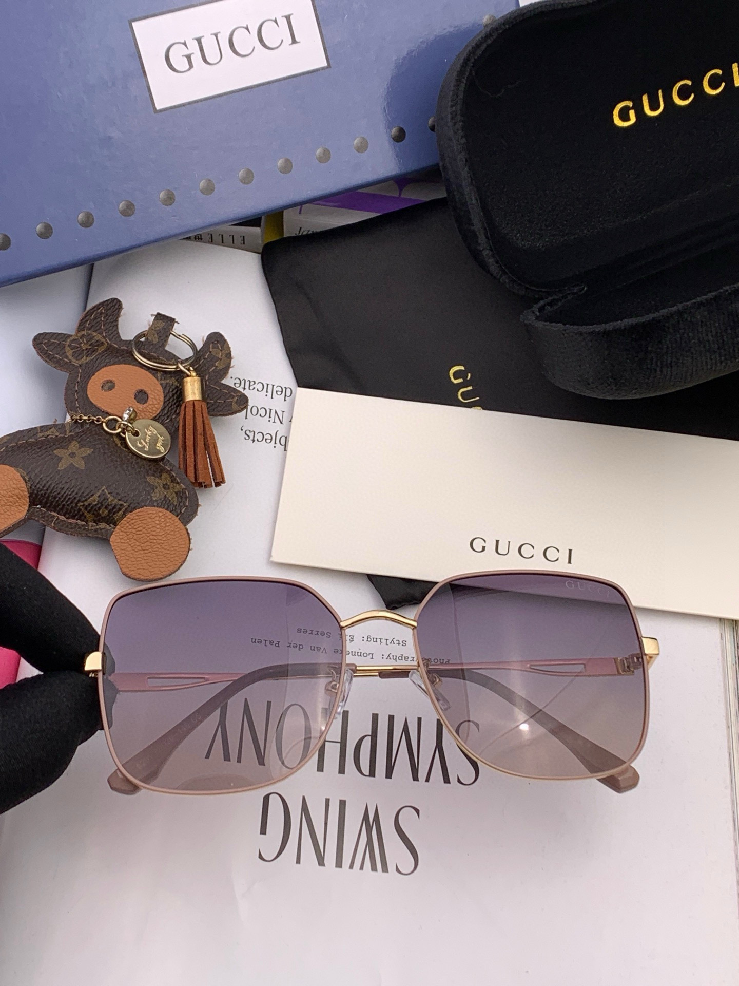   🔺 Gucci 🔻2025官方新款 众多明星同款色‼️‼️新款大框偏光墨镜 🌈🌈宝丽来超清加厚太阳镜