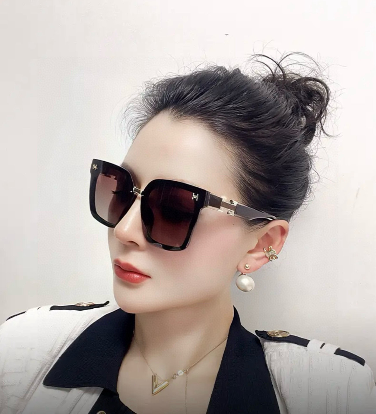   2025新款 爱马仕女士偏光太阳镜🕶️ 宝丽来高清镜片🎉高品质TR-90镜框 时尚百搭！
型号：H4