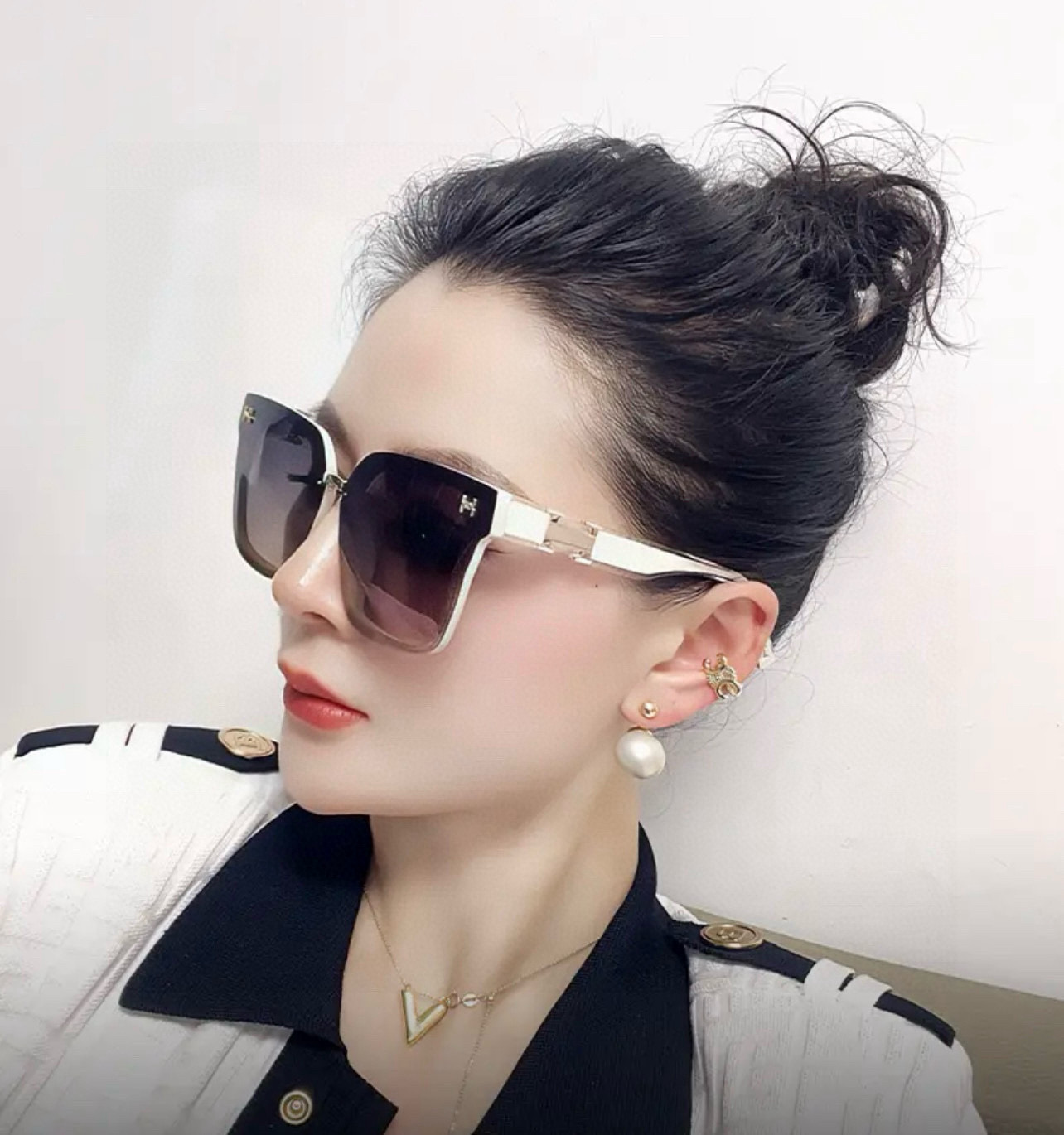   2025新款 爱马仕女士偏光太阳镜🕶️ 宝丽来高清镜片🎉高品质TR-90镜框 时尚百搭！
型号：H4