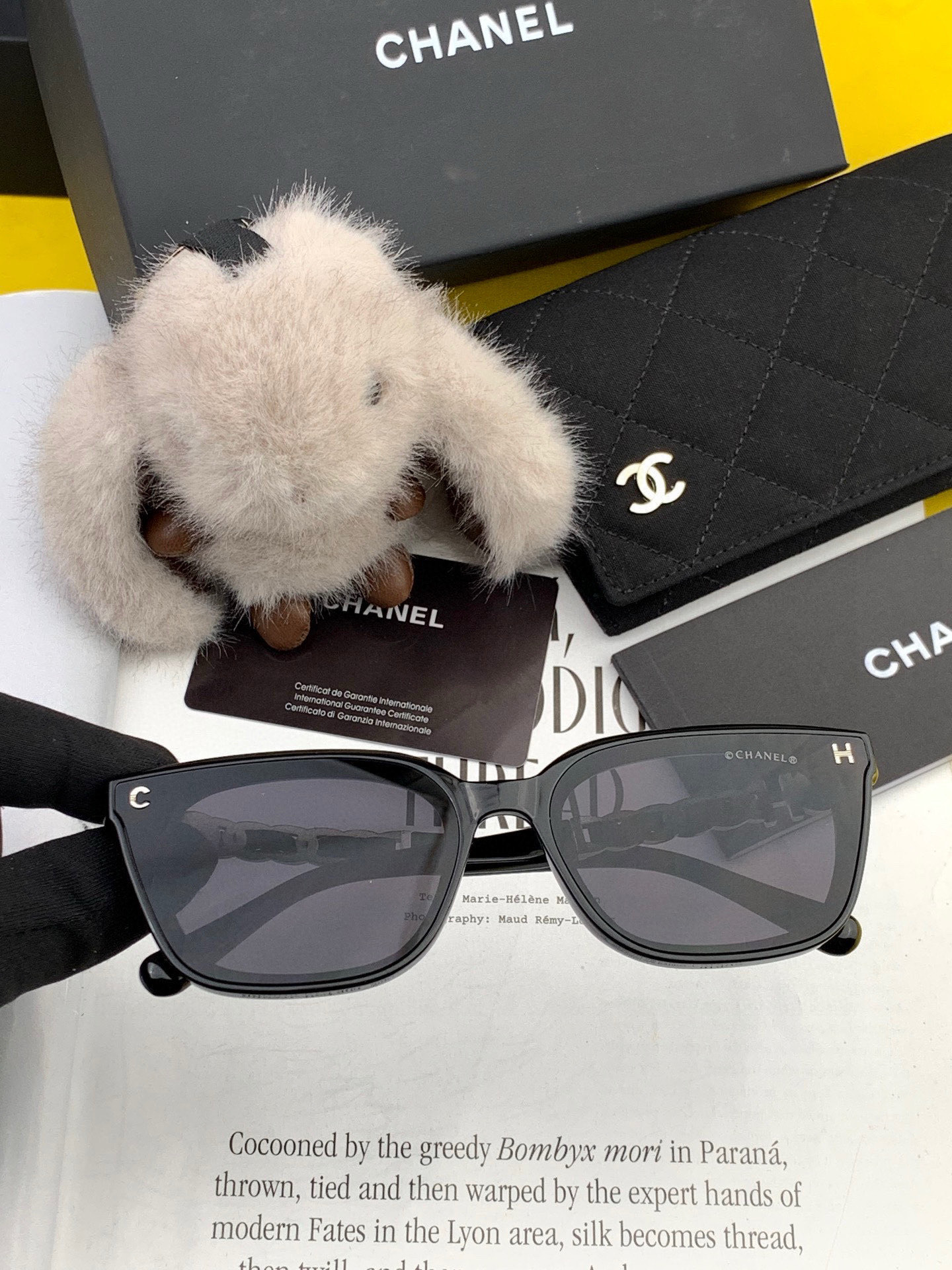   新品CHANEL 香奈儿太阳镜以独特魅力和前卫风格诠释春夏最新眼镜，质感超好佩带舒适 型号：CH0