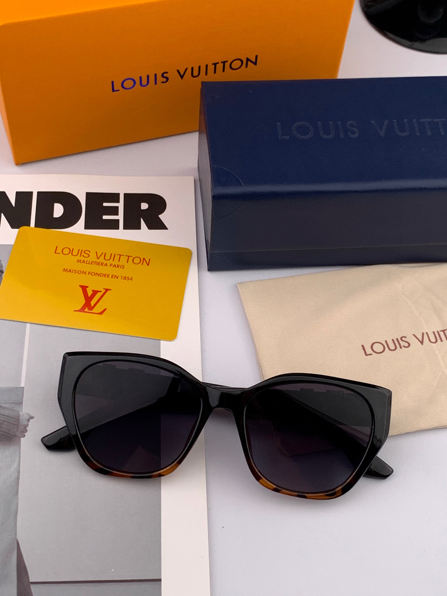  LV 2025年开春新款  潮流爆款 时尚方框太阳镜 高品质 佩戴舒适 网红潮款墨镜 型号L4550