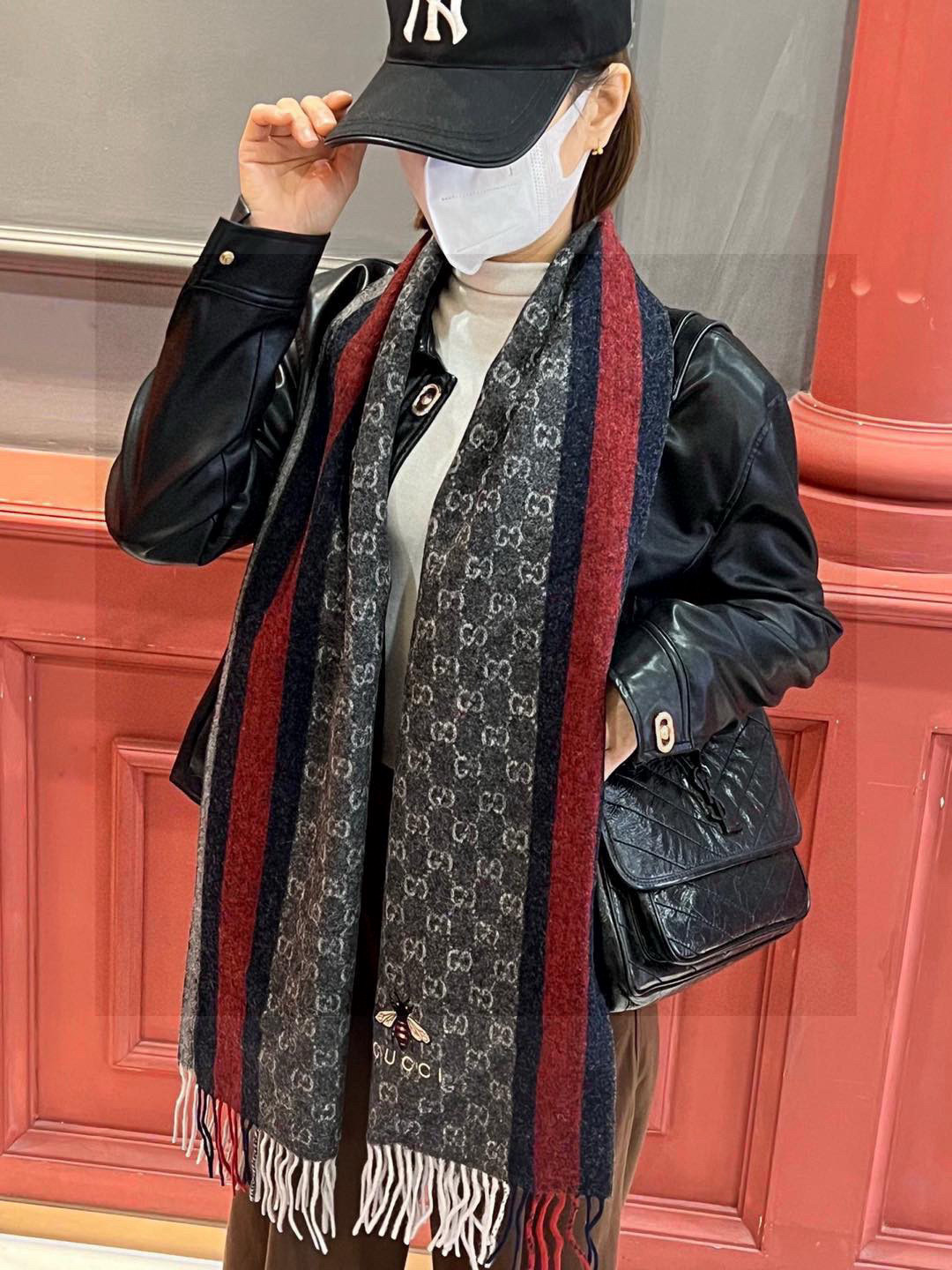 NO:189420,The remaining orders of foreign trade companies are magical only in dreams. This is definitely your favorite love that makes you soaring adrenaline. The most beautiful CHANEL Girl woven cashmere scarf in the world. It is really a dream. I fall in love with it in one second. The exclusive exquisiteness of the eyes closed. The fairies all rushed for me. I am extremely grateful for the rare goods collected by the company. The soul is really fragrant. The channel is too awesome. If you understand it, you will naturally understand it. Don’t say much!  Just beat it. Pure cashmere wool yarn has a plump feel, light and smooth, and has excellent warmth and comfort!  Double C embroidery lines interpret heavy industry to the extreme, it is really awesome. Specifications: 40x190cm. High-version scarf, high-version scarf, chanel19860909外贸公司订单剩余只有梦中才会出现的神奇画面,这绝对让你肾上腺素飙升的心头爱, 人间最美CHANEL Girl编织羊绒围巾, 真的是梦寐以求,一秒钟爱上, 闭着眼睛入的专属精致,仙女们都给我冲, 公司收回来的稀罕货色,我表示万分感谢, 灵魂真香本香,渠道太牛,懂的自然懂, 话不多说！冲就完了 纯山羊绒毛纱,手感篷松饱满,轻盈糯滑,拥有极好的保暖性和舒适性！双C刺绣线条 把重工诠释到极致了真的牛.规格:40x190cm.高版本围巾,高版本围巾,chanel,scarf