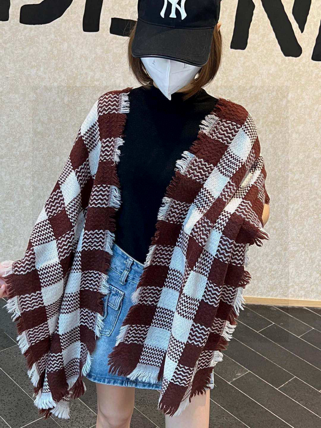 NO:189422,New style, matching tools, Chanel series, exclusive to VIP products, top-quality imported Scottish lamb velvet, pattern weaving makes the scarf elastic and soft and skin-friendly, extremely noble and elegant, intellectual style, simple and atmospheric design, absolutely not fancy style, absolutely niche product, not everyone knows its goodness, absolutely the first choice for taste of life, must-have accessories for those who know the goods. A must-have for casual style matching!  [Color][Color][Color] Please take a detour for laymen. Size 200*45 high-version scarf, high-version scarf, chanel19860909新款 搭配利器 香奈儿系列货 专供vip 产品 顶级苏格兰进口羊羔绒 纹路织法使围巾赋有弹性且柔软亲肤  无比的高贵优雅 知性的款式 简洁大气的设计 绝对的不是花里胡哨的款式绝对的是小众产品 不是谁都懂的它的好 绝对的品味生活的首选搭配饰品 识货者必入.休闲风格搭配必备哦！[色][色][色]外行请绕道 尺寸200*45高版本围巾,高版本围巾,chanel,scarf