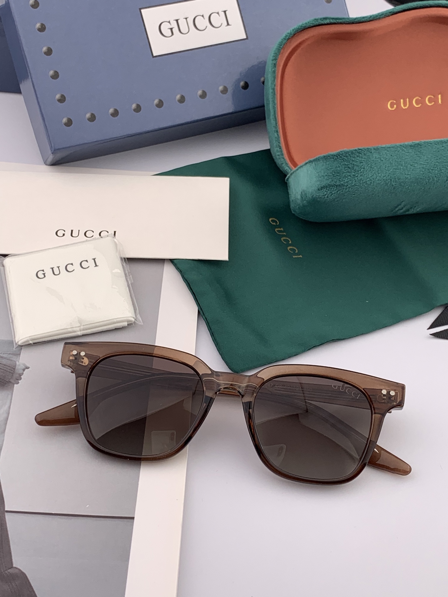  【TR偏光系列】Gucci   经典的方框设计，不挑脸型，无论搭配大衣还是连衣裙都非常显气质尼龙偏光镜