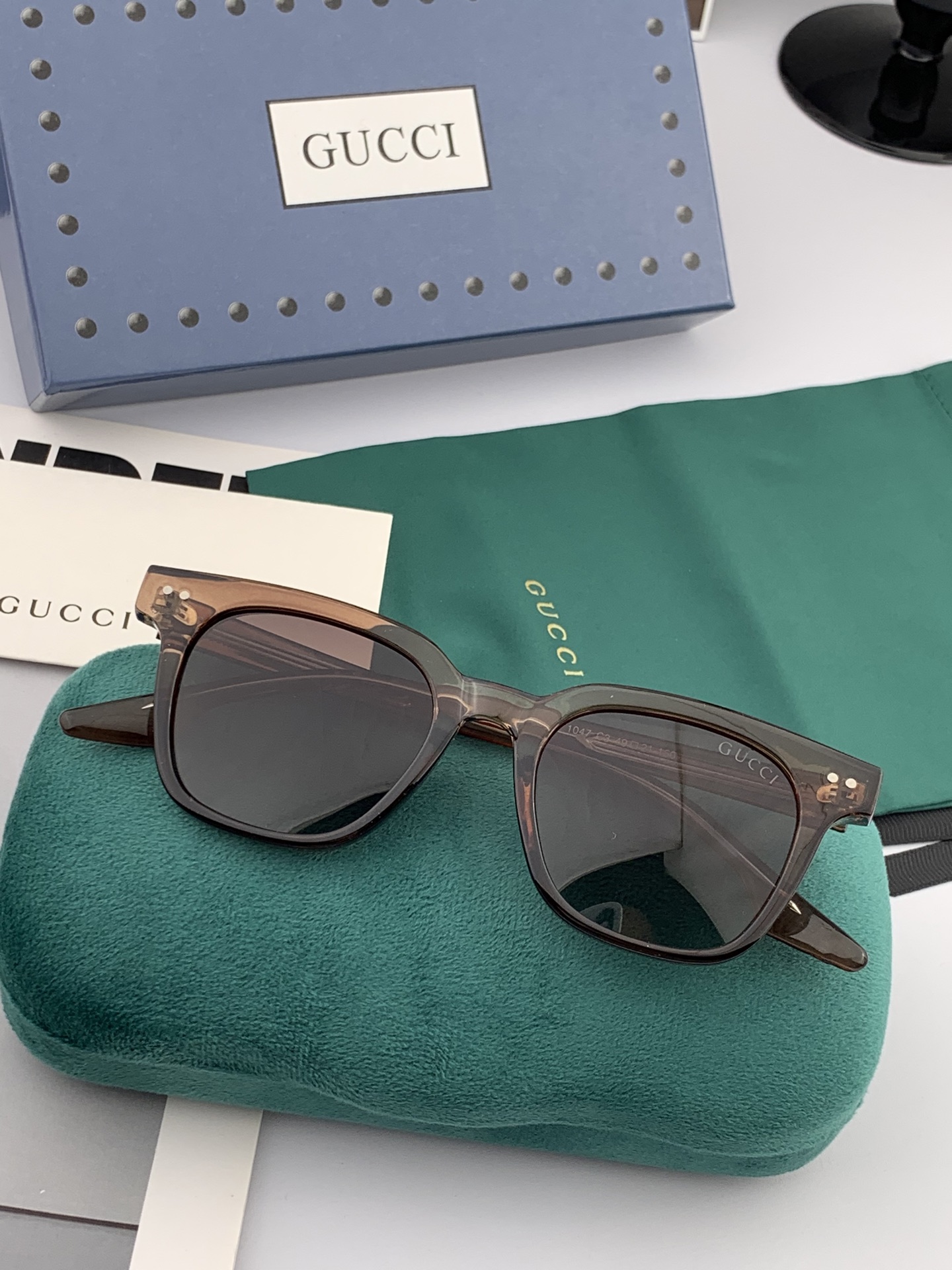  【TR偏光系列】Gucci   经典的方框设计，不挑脸型，无论搭配大衣还是连衣裙都非常显气质尼龙偏光镜