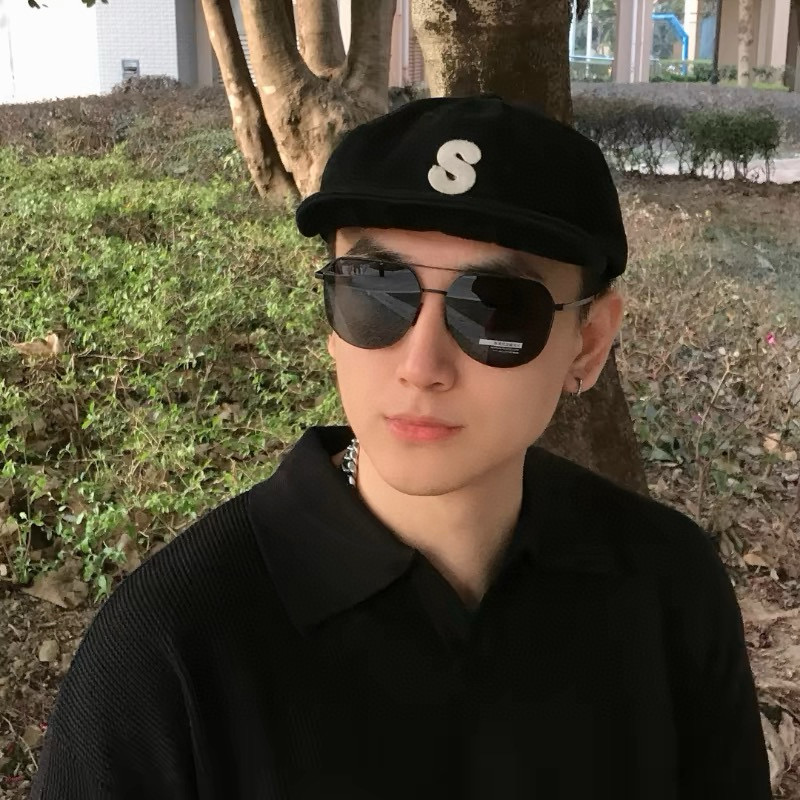       LV 男款炫彩飞行员偏光太阳镜 ❤️材质：高清尼龙加厚卡槽高清偏光镜片 🌹无边框镜架💕颜👍型