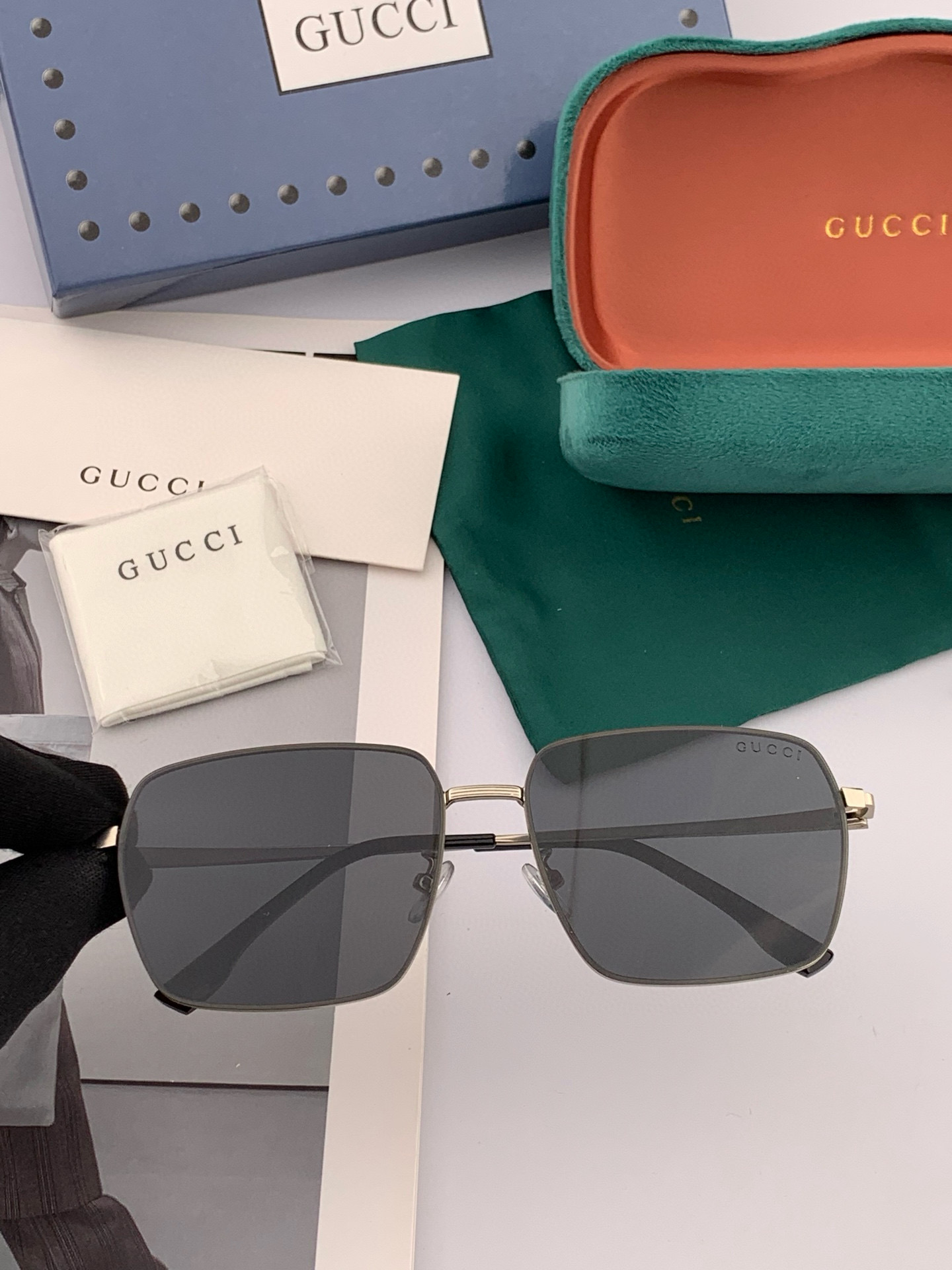       GUCCI 男款炫彩飞行员偏光太阳镜 ❤️材质：高清尼龙加厚卡槽高清偏光镜片 🌹无边框镜架