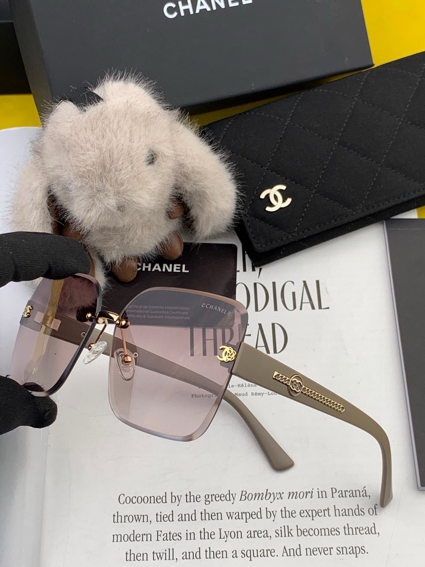   新品CHANEL 香奈儿太阳镜以独特魅力和前卫风格诠释春夏最新眼镜，质感超好佩带舒适 型号：CH45