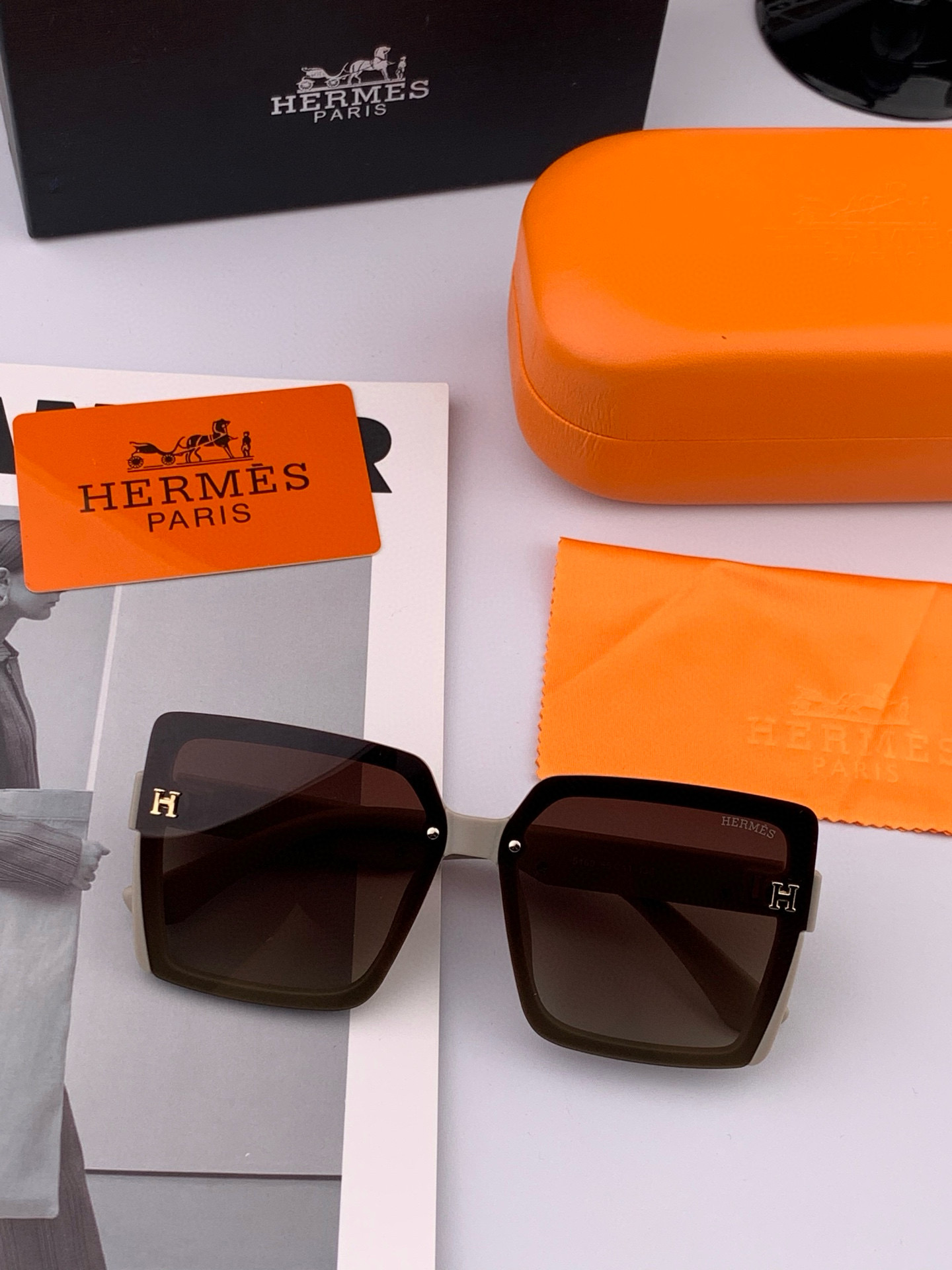   HERMES 爱马仕 2025开春新款🎈原版出货 网红超爆款💙经典奢华全球风强酷亲亲 时尚方框太阳镜