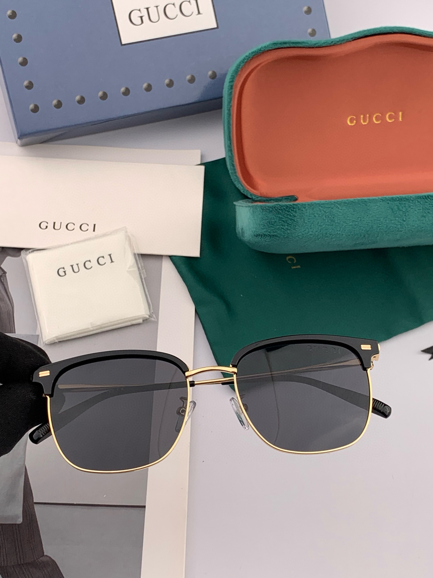   Gucci 。  高品质男女款墨镜   👍 进口宝丽来偏光镜片  。蛤蟆镜 开车钓鱼都可 。百搭显瘦