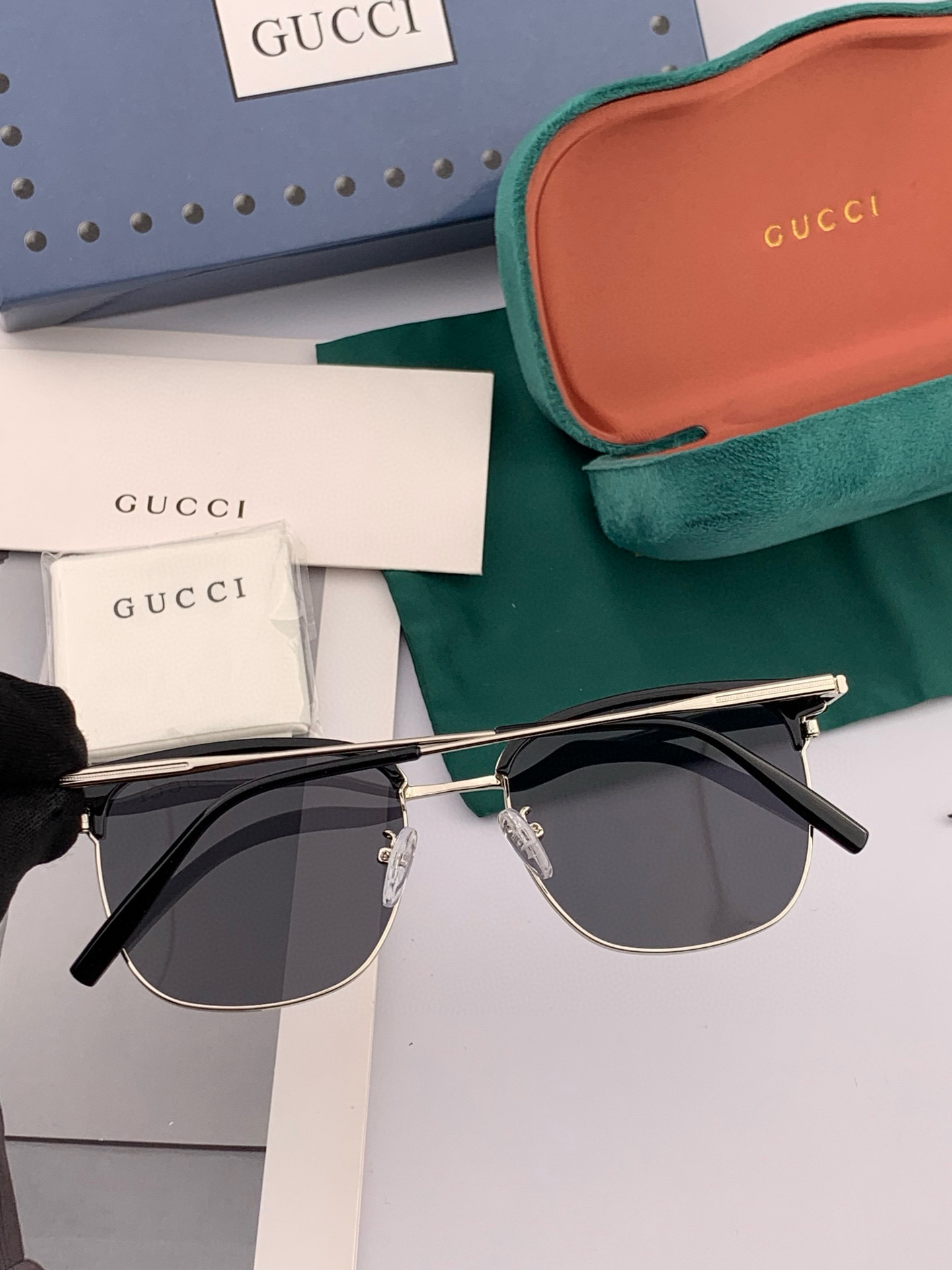   Gucci 。  高品质男女款墨镜   👍 进口宝丽来偏光镜片  。蛤蟆镜 开车钓鱼都可 。百搭显瘦
